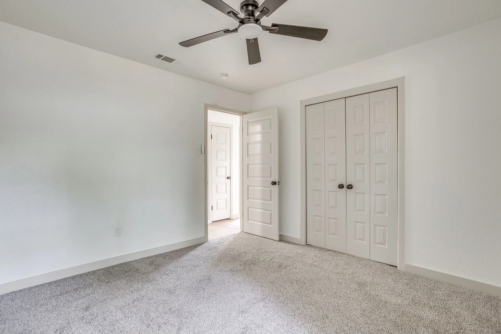 Single Family Residence For Sale in Johnson County , 703 Odell Street, Cleburne, Texas 76033, 4 Bedroom, 2 Bathroom, Garage spaces, 1,431 Sqft, built in 1970, mls#21400602, Real Estate Agent in Cleburne, Homes For Sale in Johnson county, Homes For Sale in Cleburne, Realtor in Cleburne Texas, Real Estate Brokerage Independent Realty Texas, Luminita Cordes Realtor