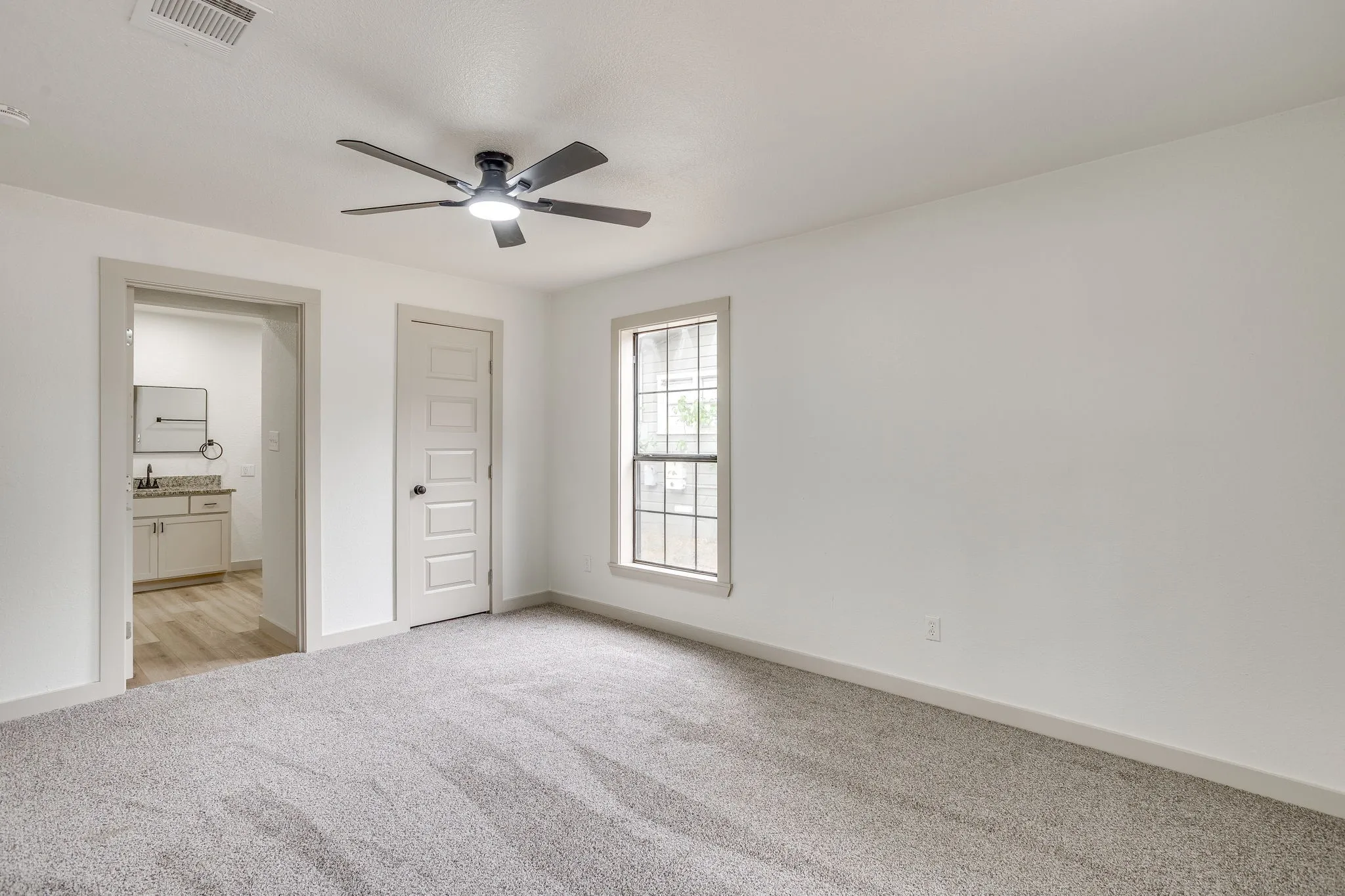 Single Family Residence For Sale in Johnson County , 703 Odell Street, Cleburne, Texas 76033, 4 Bedroom, 2 Bathroom, Garage spaces, 1,431 Sqft, built in 1970, mls#21400602, Real Estate Agent in Cleburne, Homes For Sale in Johnson county, Homes For Sale in Cleburne, Realtor in Cleburne Texas, Real Estate Brokerage Independent Realty Texas, Luminita Cordes Realtor