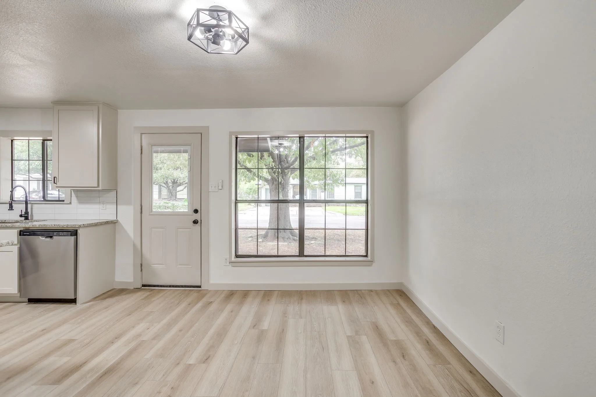 Single Family Residence For Sale in Johnson County , 703 Odell Street, Cleburne, Texas 76033, 4 Bedroom, 2 Bathroom, Garage spaces, 1,431 Sqft, built in 1970, mls#21400602, Real Estate Agent in Cleburne, Homes For Sale in Johnson county, Homes For Sale in Cleburne, Realtor in Cleburne Texas, Real Estate Brokerage Independent Realty Texas, Luminita Cordes Realtor