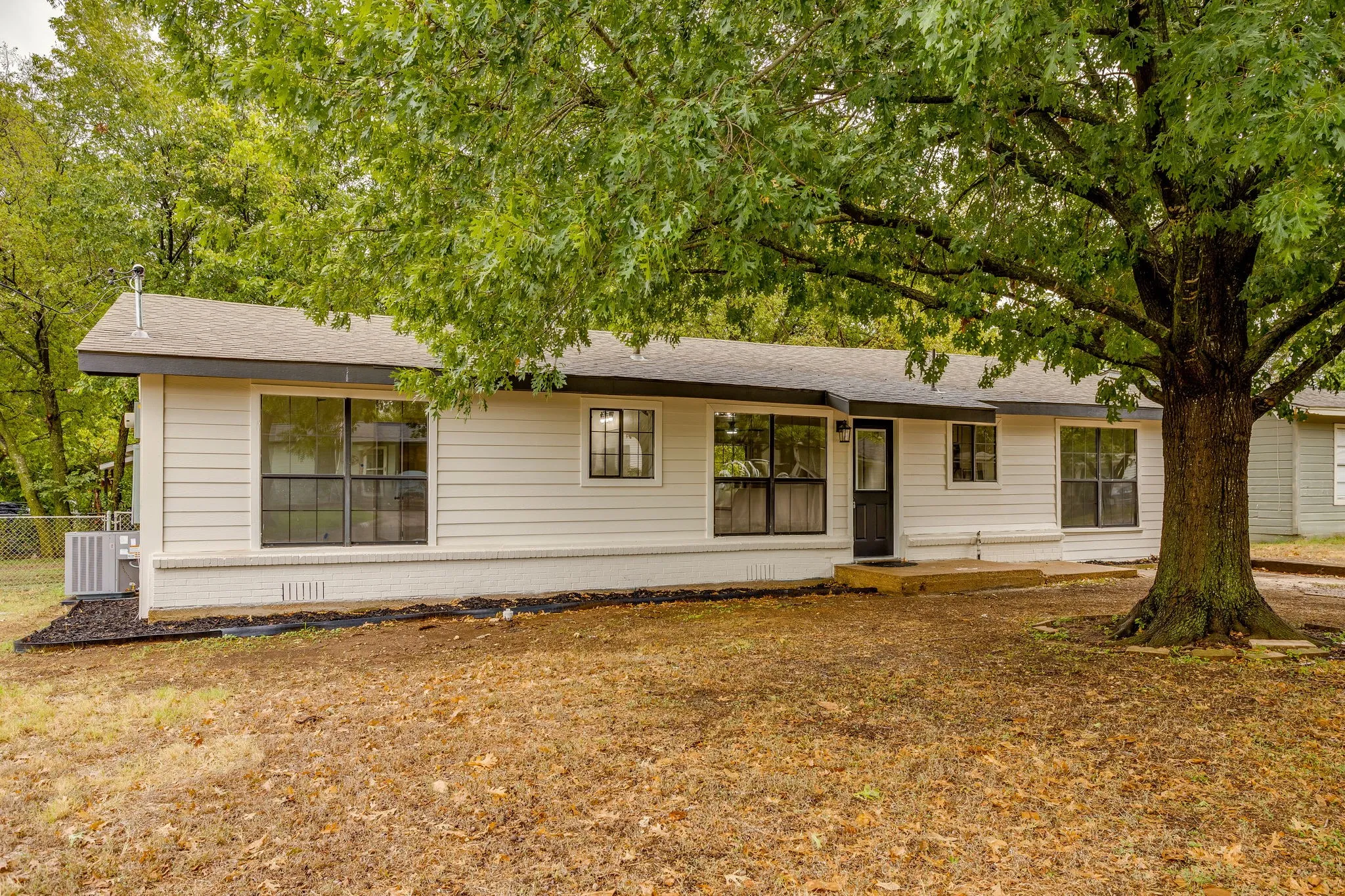 Single Family Residence For Sale in Johnson County , 703 Odell Street, Cleburne, Texas 76033, 4 Bedroom, 2 Bathroom, Garage spaces, 1,431 Sqft, built in 1970, mls#21400602, Real Estate Agent in Cleburne, Homes For Sale in Johnson county, Homes For Sale in Cleburne, Realtor in Cleburne Texas, Real Estate Brokerage Independent Realty Texas, Luminita Cordes Realtor