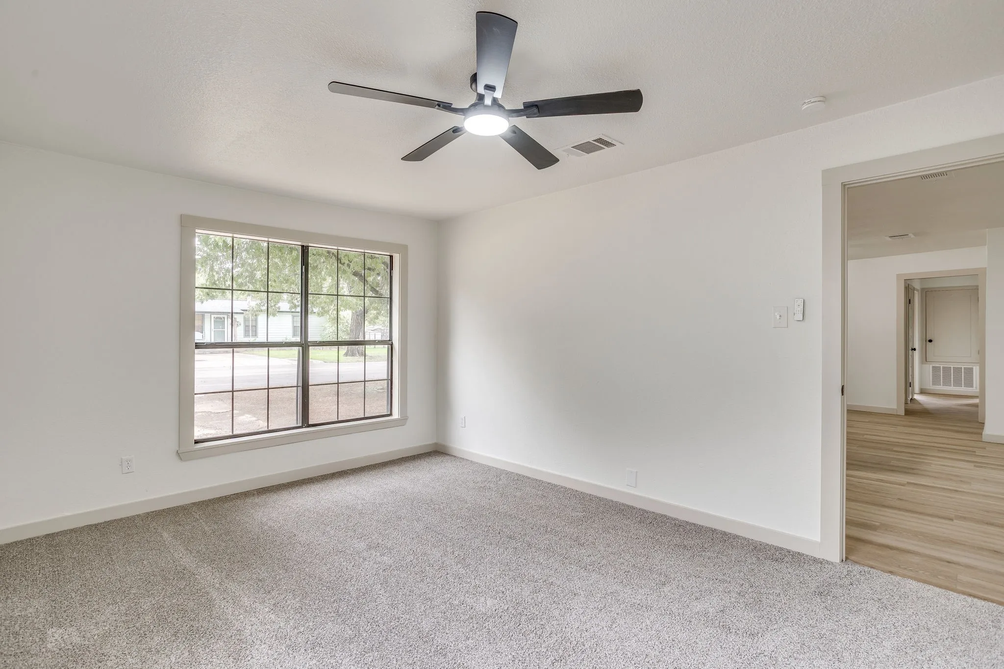 Single Family Residence For Sale in Johnson County , 703 Odell Street, Cleburne, Texas 76033, 4 Bedroom, 2 Bathroom, Garage spaces, 1,431 Sqft, built in 1970, mls#21400602, Real Estate Agent in Cleburne, Homes For Sale in Johnson county, Homes For Sale in Cleburne, Realtor in Cleburne Texas, Real Estate Brokerage Independent Realty Texas, Luminita Cordes Realtor