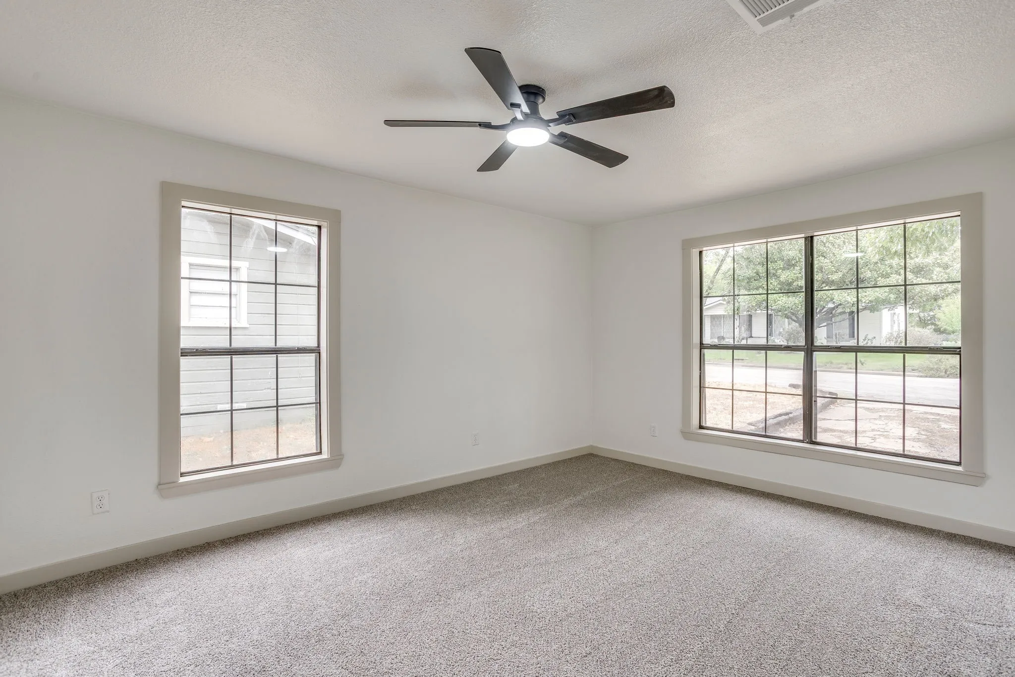 Single Family Residence For Sale in Johnson County , 703 Odell Street, Cleburne, Texas 76033, 4 Bedroom, 2 Bathroom, Garage spaces, 1,431 Sqft, built in 1970, mls#21400602, Real Estate Agent in Cleburne, Homes For Sale in Johnson county, Homes For Sale in Cleburne, Realtor in Cleburne Texas, Real Estate Brokerage Independent Realty Texas, Luminita Cordes Realtor