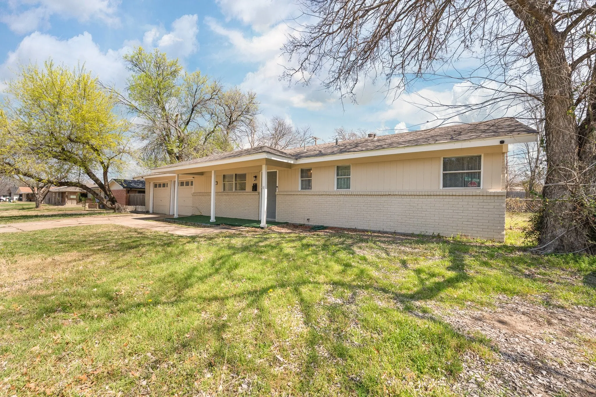 Single Family Residence For Sale in Tarrant County , 5509 Westhaven Drive, Fort Worth, Texas 76132, 3 Bedroom, 2 Bathroom, 2 Garage spaces, 1,323 Sqft, built in 1959, mls#21402924, Real Estate Agent in Fort Worth, Homes For Sale in Tarrant county, Homes For Sale in Fort Worth, Realtor in Fort Worth Texas, Real Estate Brokerage Independent Realty Texas, Luminita Cordes Realtor