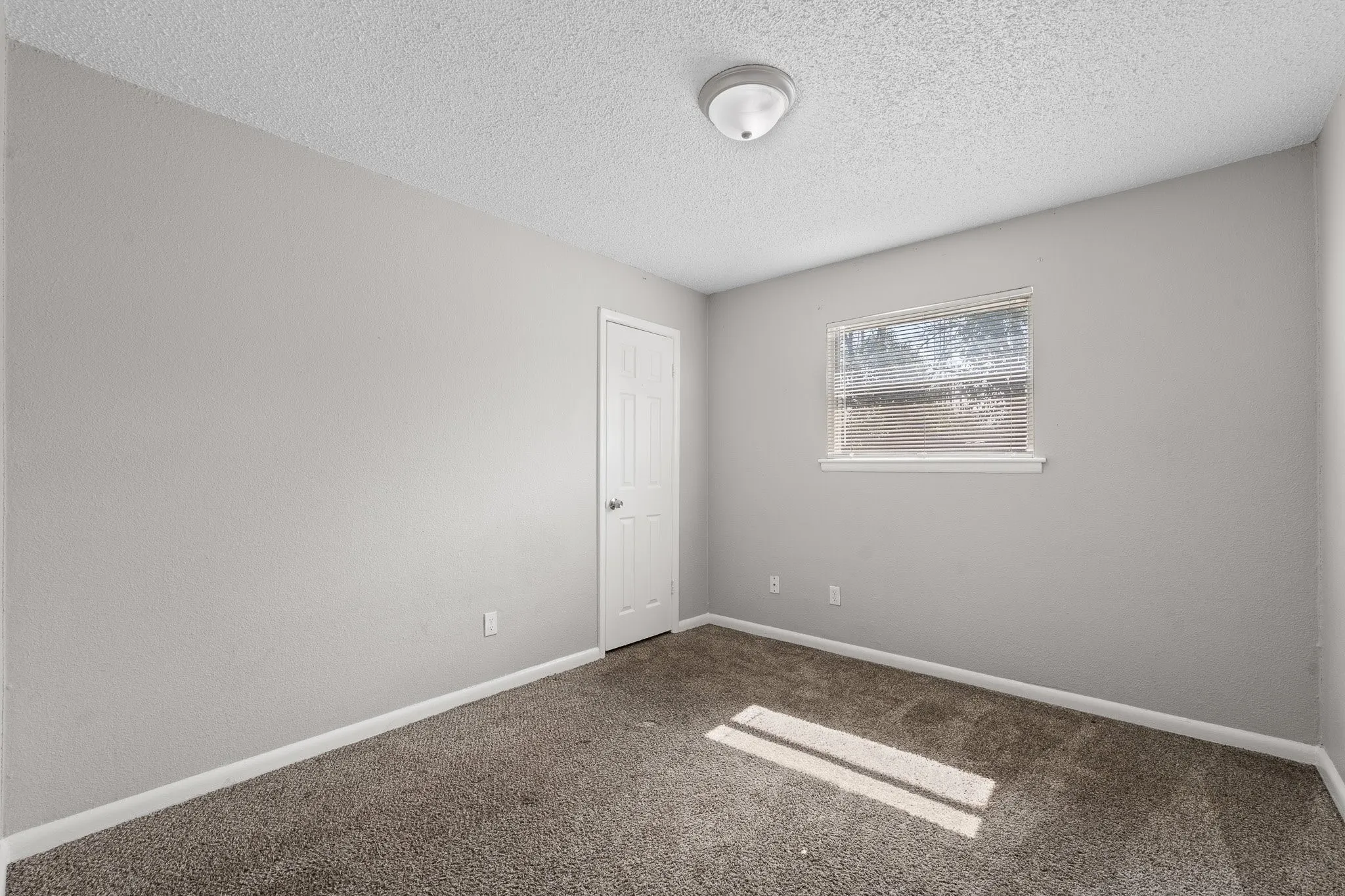 Single Family Residence For Sale in Tarrant County , 5509 Westhaven Drive, Fort Worth, Texas 76132, 3 Bedroom, 2 Bathroom, 2 Garage spaces, 1,323 Sqft, built in 1959, mls#21402924, Real Estate Agent in Fort Worth, Homes For Sale in Tarrant county, Homes For Sale in Fort Worth, Realtor in Fort Worth Texas, Real Estate Brokerage Independent Realty Texas, Luminita Cordes Realtor