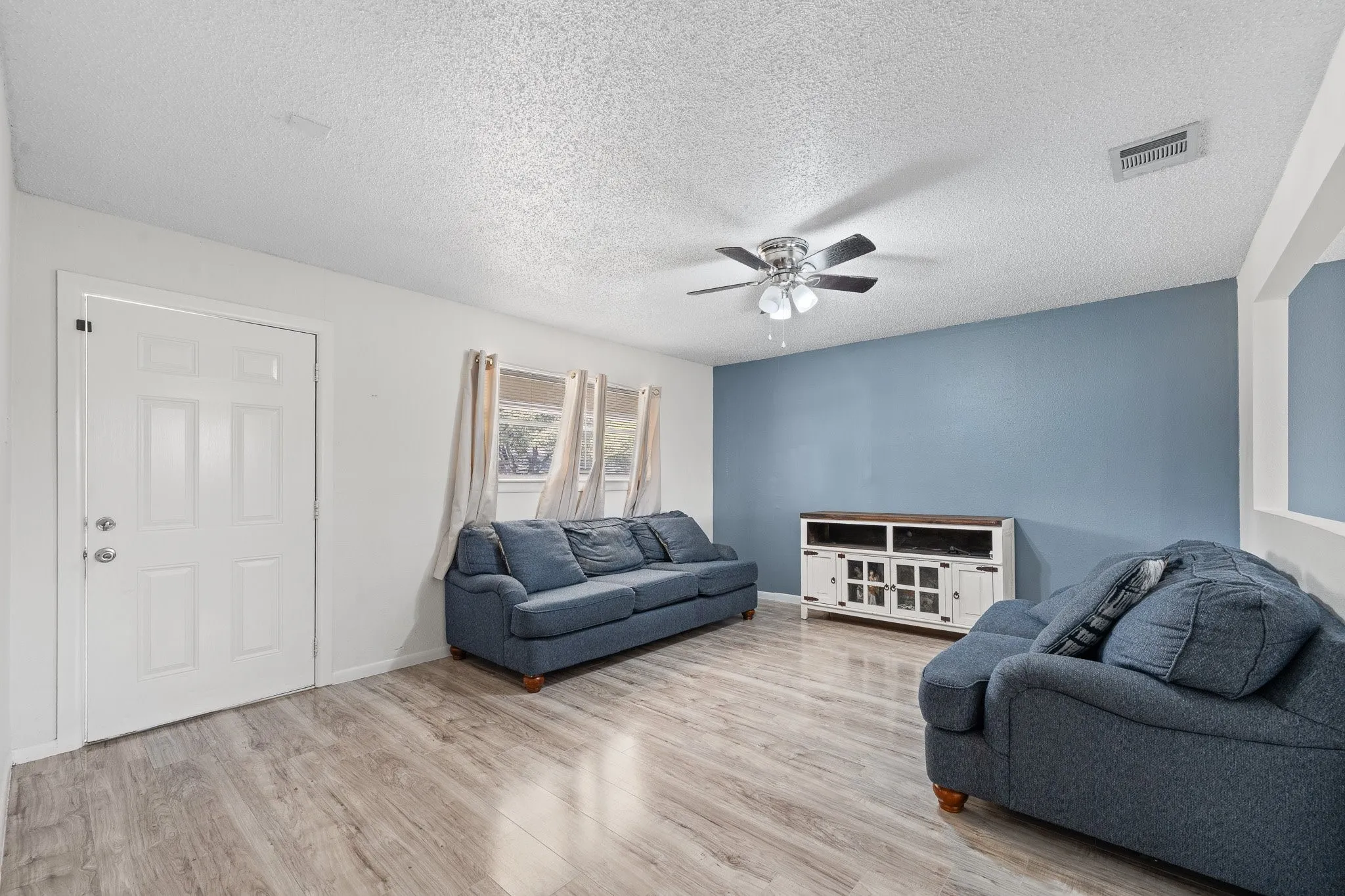 Single Family Residence For Sale in Tarrant County , 5509 Westhaven Drive, Fort Worth, Texas 76132, 3 Bedroom, 2 Bathroom, 2 Garage spaces, 1,323 Sqft, built in 1959, mls#21402924, Real Estate Agent in Fort Worth, Homes For Sale in Tarrant county, Homes For Sale in Fort Worth, Realtor in Fort Worth Texas, Real Estate Brokerage Independent Realty Texas, Luminita Cordes Realtor