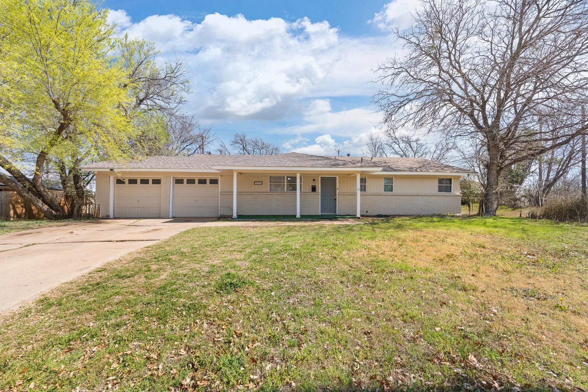 Single Family Residence For Sale in Tarrant County , 5509 Westhaven Drive, Fort Worth, Texas 76132, 3 Bedroom, 2 Bathroom, 2 Garage spaces, 1,323 Sqft, built in 1959, mls#21402924, Real Estate Agent in Fort Worth, Homes For Sale in Tarrant county, Homes For Sale in Fort Worth, Realtor in Fort Worth Texas, Real Estate Brokerage Independent Realty Texas, Luminita Cordes Realtor