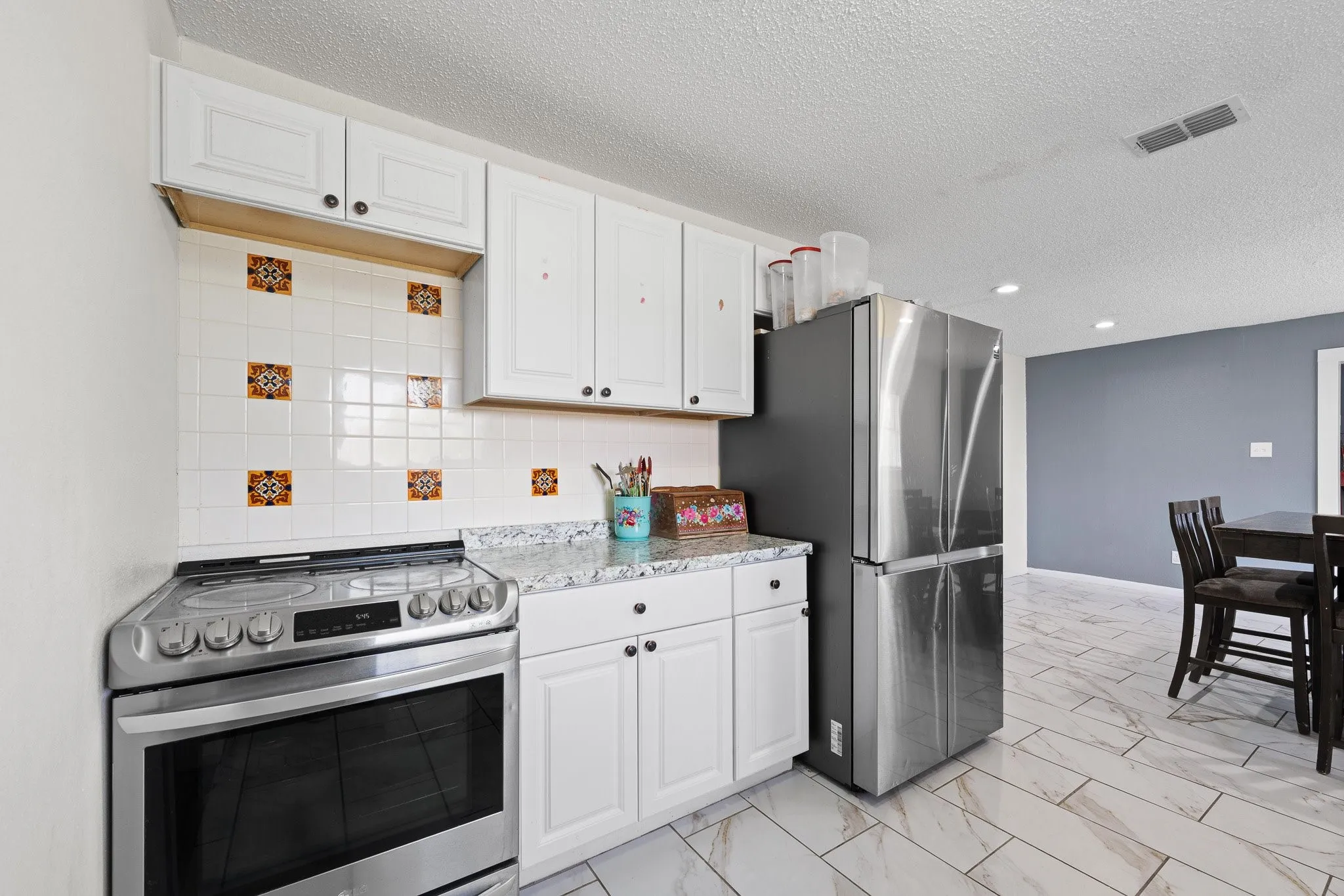 Single Family Residence For Sale in Tarrant County , 5509 Westhaven Drive, Fort Worth, Texas 76132, 3 Bedroom, 2 Bathroom, 2 Garage spaces, 1,323 Sqft, built in 1959, mls#21402924, Real Estate Agent in Fort Worth, Homes For Sale in Tarrant county, Homes For Sale in Fort Worth, Realtor in Fort Worth Texas, Real Estate Brokerage Independent Realty Texas, Luminita Cordes Realtor