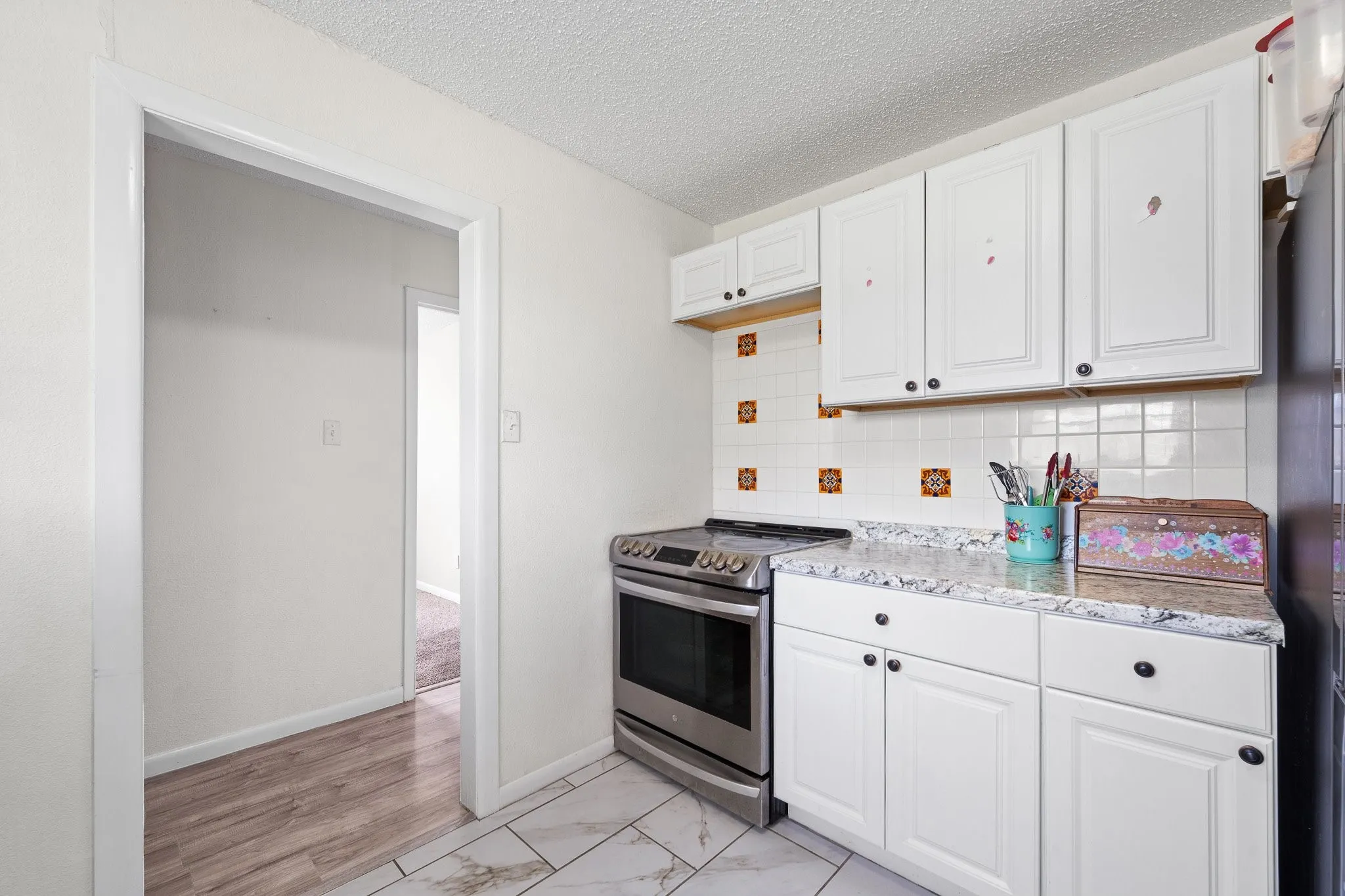 Single Family Residence For Sale in Tarrant County , 5509 Westhaven Drive, Fort Worth, Texas 76132, 3 Bedroom, 2 Bathroom, 2 Garage spaces, 1,323 Sqft, built in 1959, mls#21402924, Real Estate Agent in Fort Worth, Homes For Sale in Tarrant county, Homes For Sale in Fort Worth, Realtor in Fort Worth Texas, Real Estate Brokerage Independent Realty Texas, Luminita Cordes Realtor