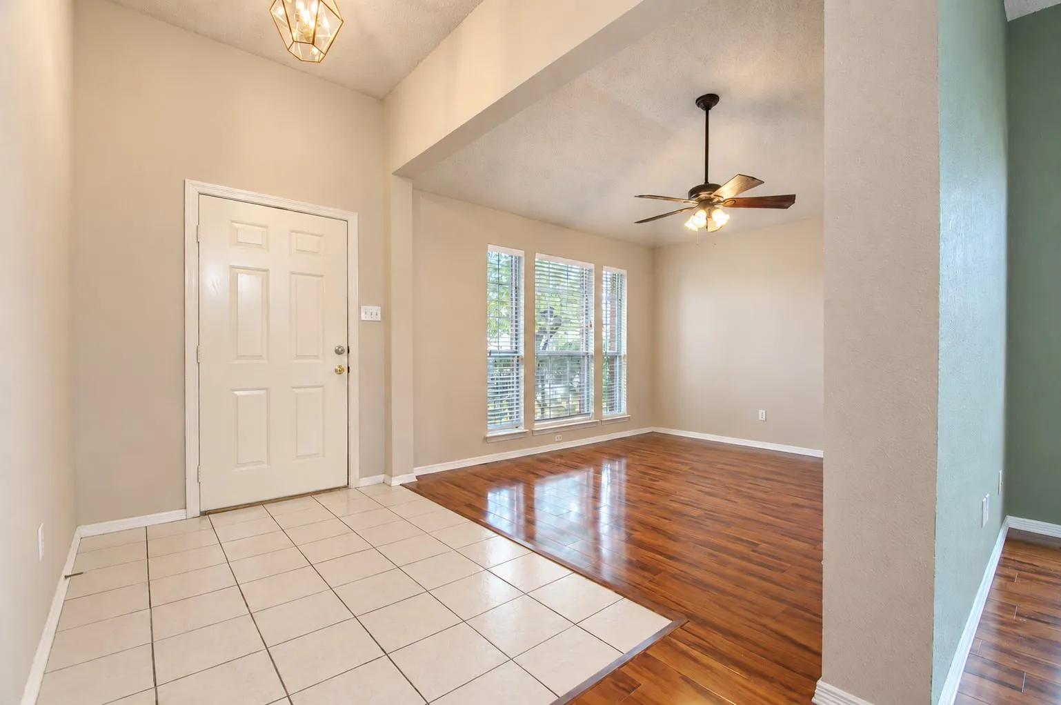 Single Family Residence For Sale in Tarrant County , 6917 Coldwater Canyon Road, Fort Worth, Texas 76132, 3 Bedroom, 2 Bathroom, 2 Garage spaces, 1,821 Sqft, built in 1999, mls#21402914, Real Estate Agent in Fort Worth, Homes For Sale in Tarrant county, Homes For Sale in Fort Worth, Realtor in Fort Worth Texas, Real Estate Brokerage Independent Realty Texas, Luminita Cordes Realtor