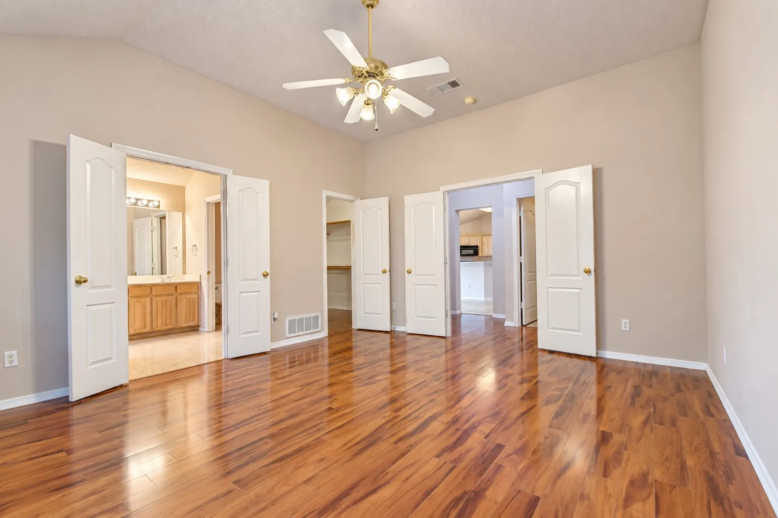 Single Family Residence For Sale in Tarrant County , 6917 Coldwater Canyon Road, Fort Worth, Texas 76132, 3 Bedroom, 2 Bathroom, 2 Garage spaces, 1,821 Sqft, built in 1999, mls#21402914, Real Estate Agent in Fort Worth, Homes For Sale in Tarrant county, Homes For Sale in Fort Worth, Realtor in Fort Worth Texas, Real Estate Brokerage Independent Realty Texas, Luminita Cordes Realtor