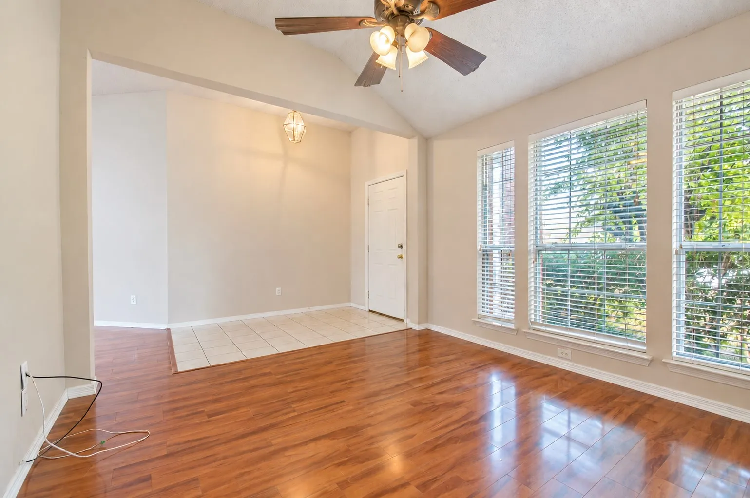Single Family Residence For Sale in Tarrant County , 6917 Coldwater Canyon Road, Fort Worth, Texas 76132, 3 Bedroom, 2 Bathroom, 2 Garage spaces, 1,821 Sqft, built in 1999, mls#21402914, Real Estate Agent in Fort Worth, Homes For Sale in Tarrant county, Homes For Sale in Fort Worth, Realtor in Fort Worth Texas, Real Estate Brokerage Independent Realty Texas, Luminita Cordes Realtor