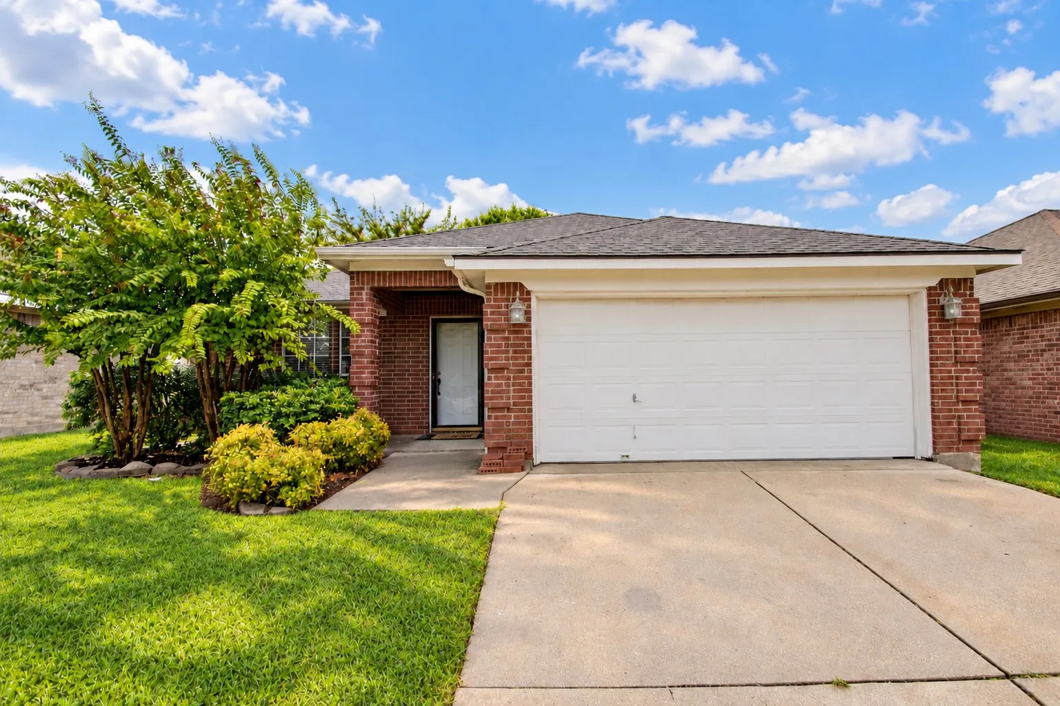 Single Family Residence For Sale in Tarrant County , 6917 Coldwater Canyon Road, Fort Worth, Texas 76132, 3 Bedroom, 2 Bathroom, 2 Garage spaces, 1,821 Sqft, built in 1999, mls#21402914, Real Estate Agent in Fort Worth, Homes For Sale in Tarrant county, Homes For Sale in Fort Worth, Realtor in Fort Worth Texas, Real Estate Brokerage Independent Realty Texas, Luminita Cordes Realtor
