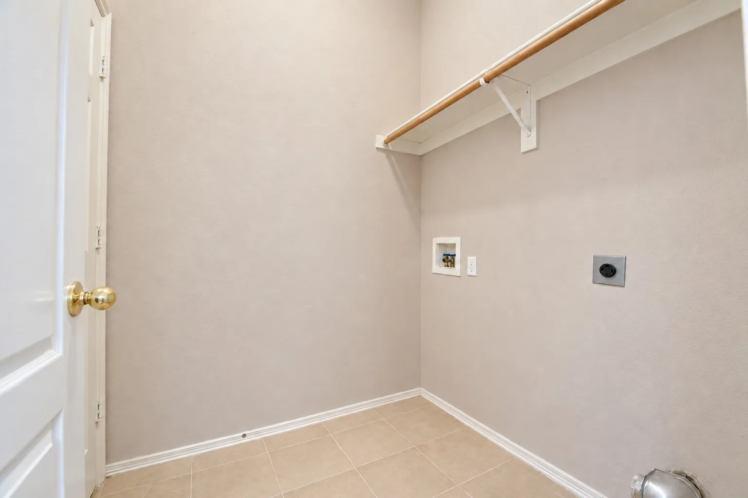 Single Family Residence For Sale in Tarrant County , 6917 Coldwater Canyon Road, Fort Worth, Texas 76132, 3 Bedroom, 2 Bathroom, 2 Garage spaces, 1,821 Sqft, built in 1999, mls#21402914, Real Estate Agent in Fort Worth, Homes For Sale in Tarrant county, Homes For Sale in Fort Worth, Realtor in Fort Worth Texas, Real Estate Brokerage Independent Realty Texas, Luminita Cordes Realtor