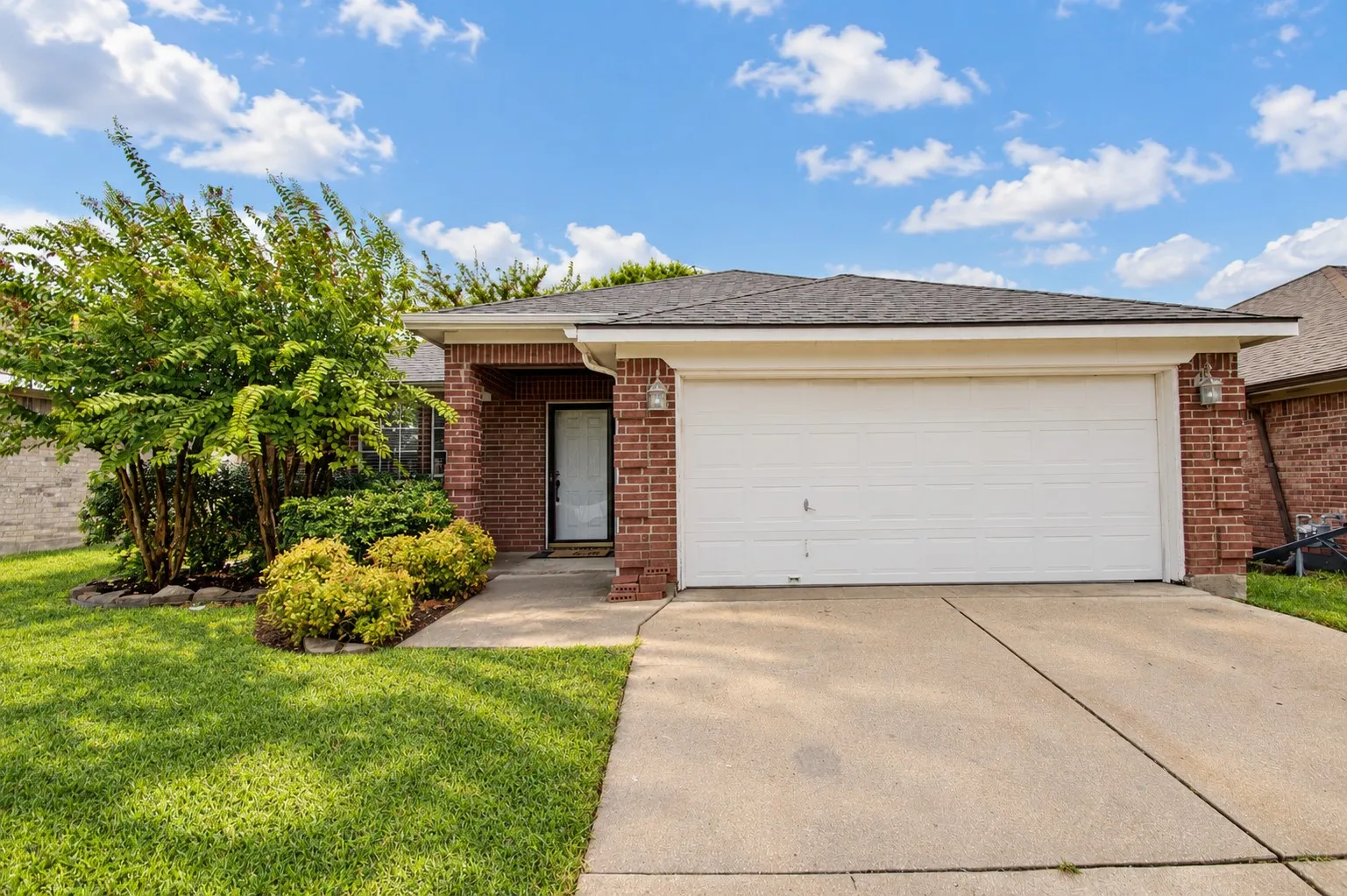 Single Family Residence For Sale in Tarrant County , 6917 Coldwater Canyon Road, Fort Worth, Texas 76132, 3 Bedroom, 2 Bathroom, 2 Garage spaces, 1,821 Sqft, built in 1999, mls#21402914, Real Estate Agent in Fort Worth, Homes For Sale in Tarrant county, Homes For Sale in Fort Worth, Realtor in Fort Worth Texas, Real Estate Brokerage Independent Realty Texas, Luminita Cordes Realtor