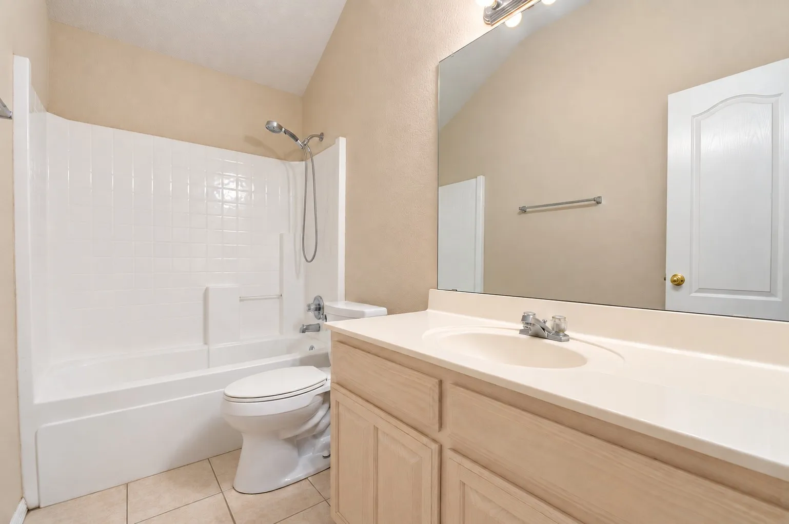 Single Family Residence For Sale in Tarrant County , 6917 Coldwater Canyon Road, Fort Worth, Texas 76132, 3 Bedroom, 2 Bathroom, 2 Garage spaces, 1,821 Sqft, built in 1999, mls#21402914, Real Estate Agent in Fort Worth, Homes For Sale in Tarrant county, Homes For Sale in Fort Worth, Realtor in Fort Worth Texas, Real Estate Brokerage Independent Realty Texas, Luminita Cordes Realtor