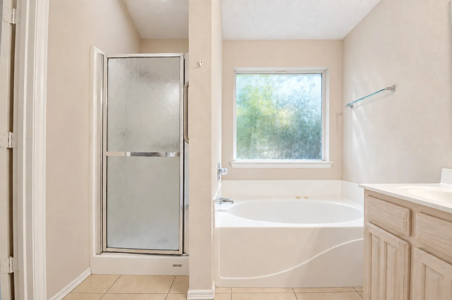Single Family Residence For Sale in Tarrant County , 6917 Coldwater Canyon Road, Fort Worth, Texas 76132, 3 Bedroom, 2 Bathroom, 2 Garage spaces, 1,821 Sqft, built in 1999, mls#21402914, Real Estate Agent in Fort Worth, Homes For Sale in Tarrant county, Homes For Sale in Fort Worth, Realtor in Fort Worth Texas, Real Estate Brokerage Independent Realty Texas, Luminita Cordes Realtor