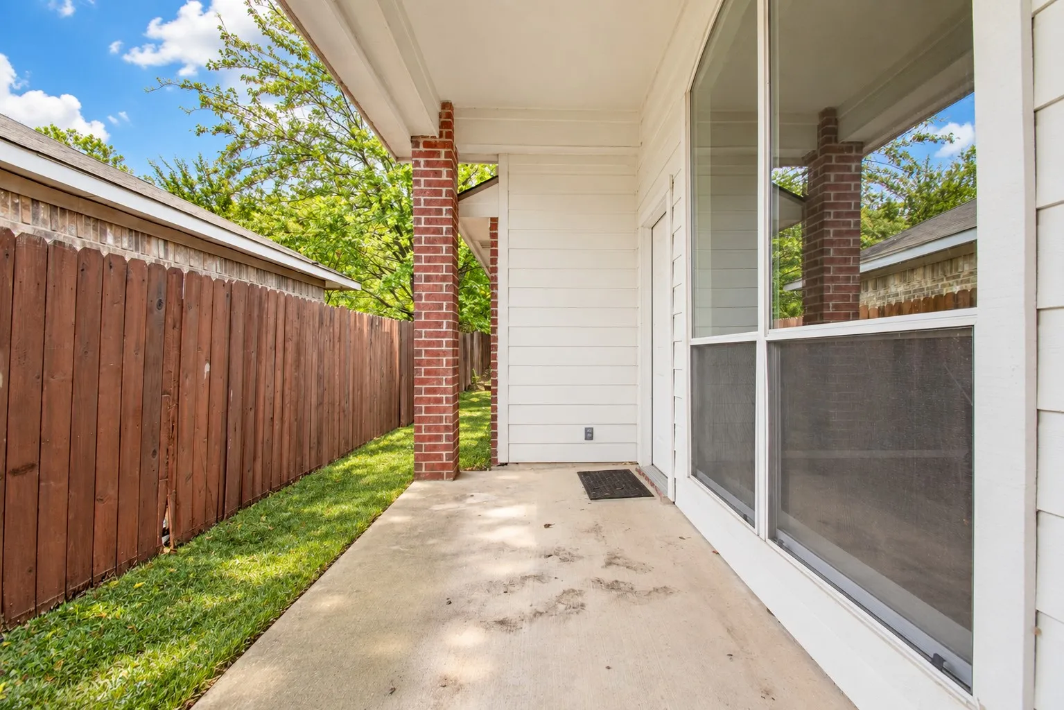 Single Family Residence For Sale in Tarrant County , 6917 Coldwater Canyon Road, Fort Worth, Texas 76132, 3 Bedroom, 2 Bathroom, 2 Garage spaces, 1,821 Sqft, built in 1999, mls#21402914, Real Estate Agent in Fort Worth, Homes For Sale in Tarrant county, Homes For Sale in Fort Worth, Realtor in Fort Worth Texas, Real Estate Brokerage Independent Realty Texas, Luminita Cordes Realtor