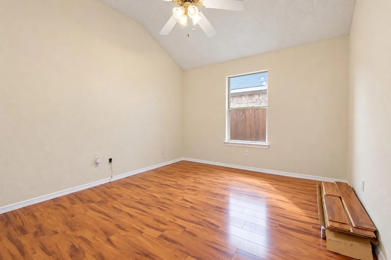 Single Family Residence For Sale in Tarrant County , 6917 Coldwater Canyon Road, Fort Worth, Texas 76132, 3 Bedroom, 2 Bathroom, 2 Garage spaces, 1,821 Sqft, built in 1999, mls#21402914, Real Estate Agent in Fort Worth, Homes For Sale in Tarrant county, Homes For Sale in Fort Worth, Realtor in Fort Worth Texas, Real Estate Brokerage Independent Realty Texas, Luminita Cordes Realtor