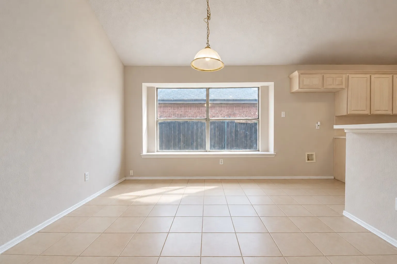 Single Family Residence For Sale in Tarrant County , 6917 Coldwater Canyon Road, Fort Worth, Texas 76132, 3 Bedroom, 2 Bathroom, 2 Garage spaces, 1,821 Sqft, built in 1999, mls#21402914, Real Estate Agent in Fort Worth, Homes For Sale in Tarrant county, Homes For Sale in Fort Worth, Realtor in Fort Worth Texas, Real Estate Brokerage Independent Realty Texas, Luminita Cordes Realtor