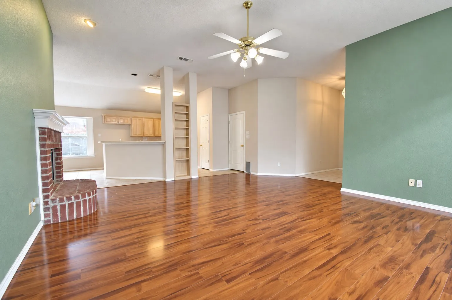 Single Family Residence For Sale in Tarrant County , 6917 Coldwater Canyon Road, Fort Worth, Texas 76132, 3 Bedroom, 2 Bathroom, 2 Garage spaces, 1,821 Sqft, built in 1999, mls#21402914, Real Estate Agent in Fort Worth, Homes For Sale in Tarrant county, Homes For Sale in Fort Worth, Realtor in Fort Worth Texas, Real Estate Brokerage Independent Realty Texas, Luminita Cordes Realtor
