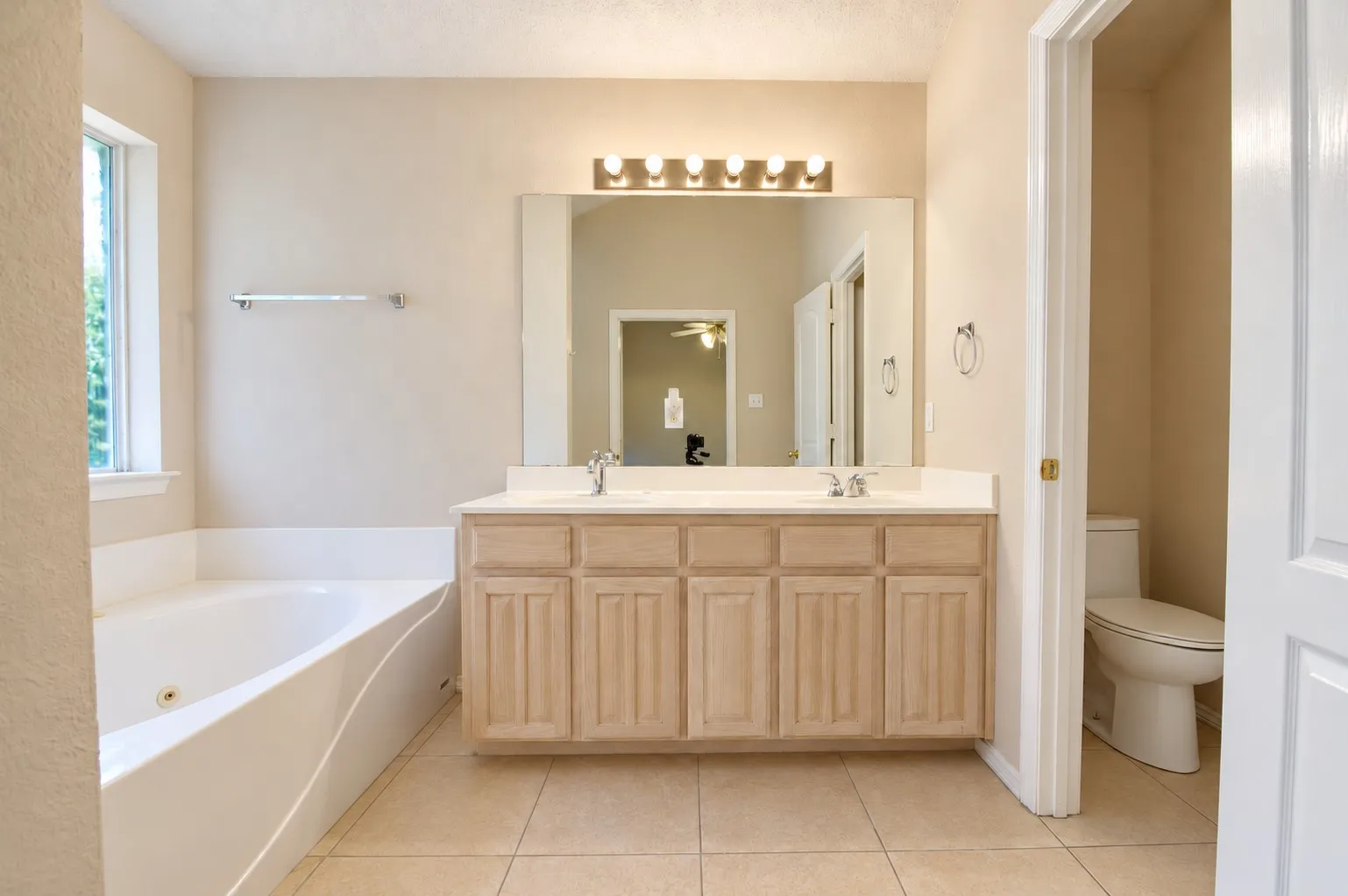 Single Family Residence For Sale in Tarrant County , 6917 Coldwater Canyon Road, Fort Worth, Texas 76132, 3 Bedroom, 2 Bathroom, 2 Garage spaces, 1,821 Sqft, built in 1999, mls#21402914, Real Estate Agent in Fort Worth, Homes For Sale in Tarrant county, Homes For Sale in Fort Worth, Realtor in Fort Worth Texas, Real Estate Brokerage Independent Realty Texas, Luminita Cordes Realtor