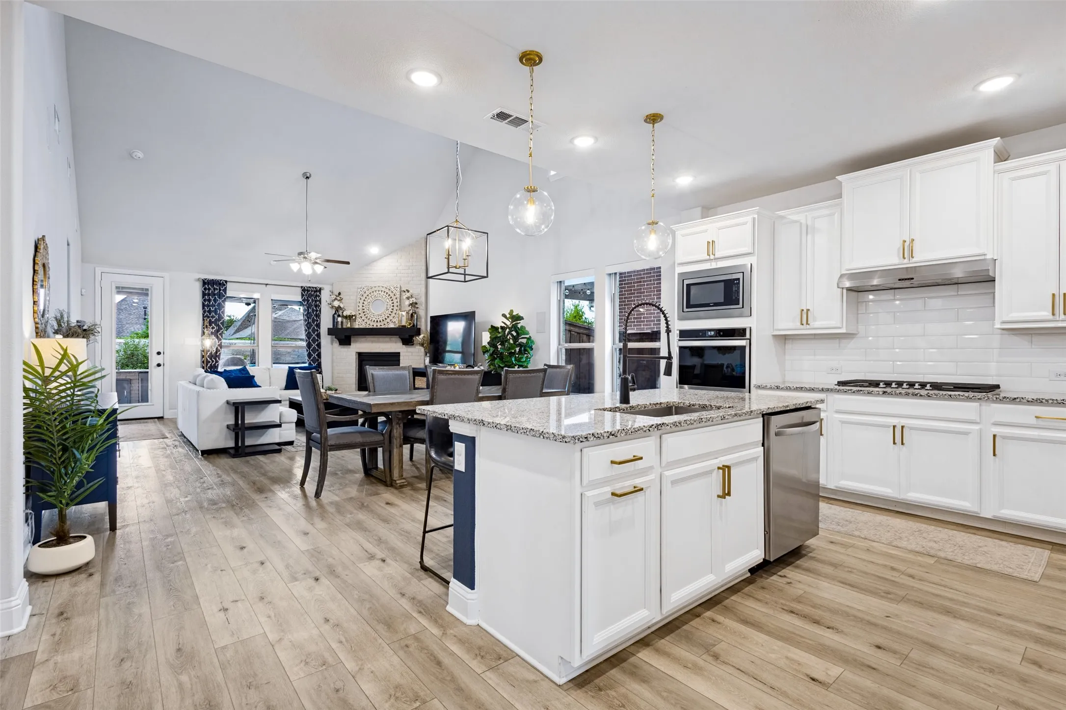 Open floor plan!