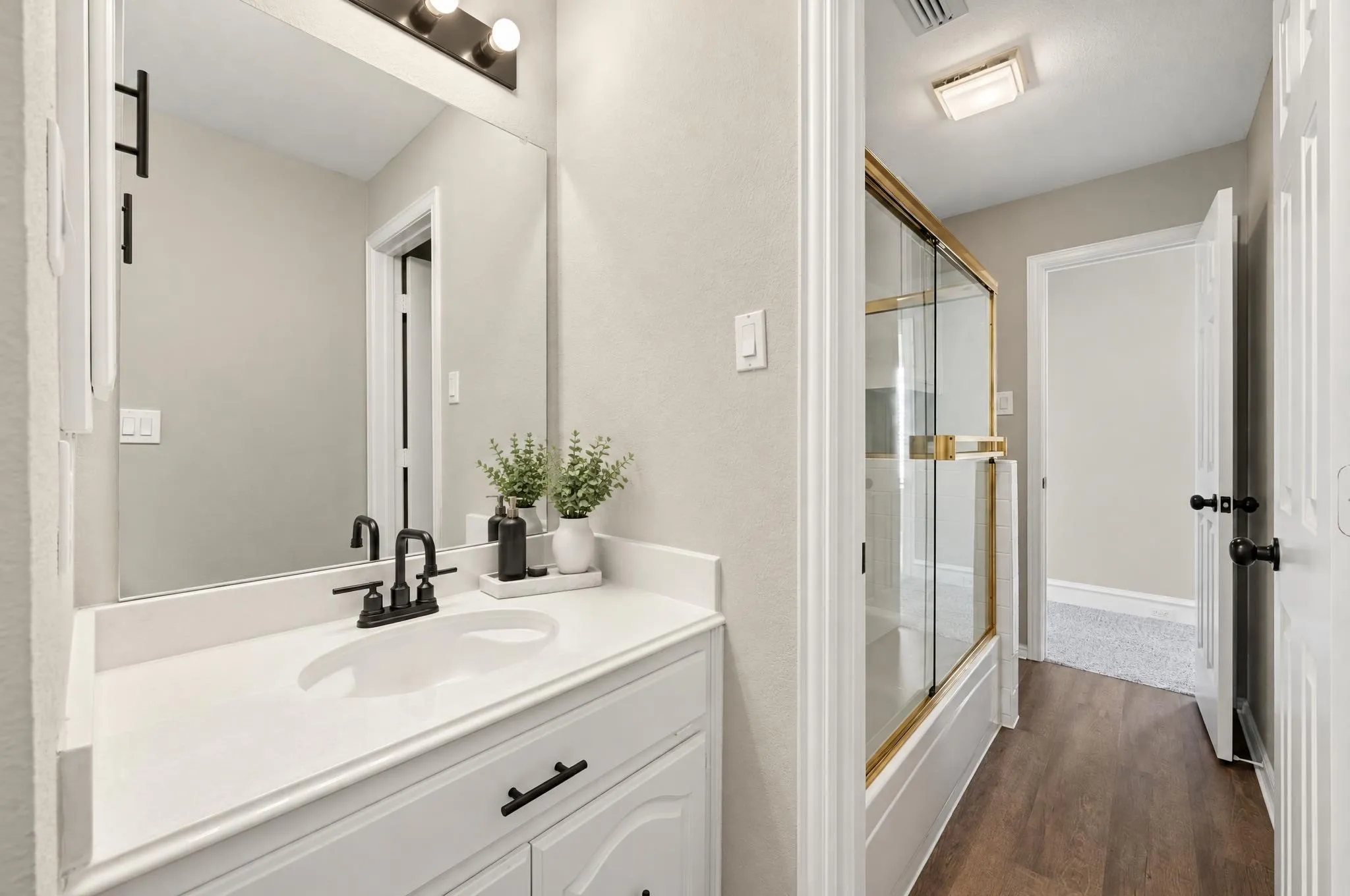 Single Family Residence For Rent in Collin County , 18003 Benchmark Drive, Dallas, Texas 75252, 5 Bedroom, 4 Bathroom, 3 Garage spaces, 4,012 Sqft, built in 1990, mls#21402956, Real Estate Agent in Dallas, Homes For Rent in Collin county, Homes For Rent in Dallas, Realtor in Dallas Texas, Real Estate Brokerage Independent Realty Texas, Luminita Cordes Realtor