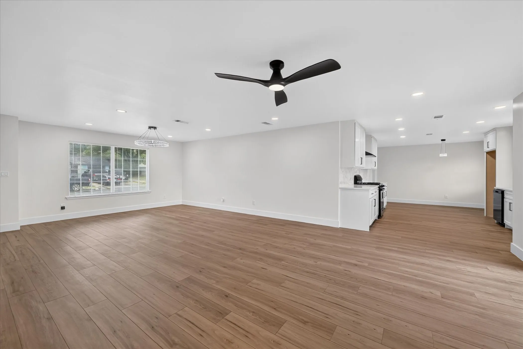 Single Family Residence For Sale in Collin County , 902 Ridgefield Drive, Plano, Texas 75075, 3 Bedroom, 2 Bathroom, 2 Garage spaces, 1,844 Sqft, built in 1966, mls#21402958, Real Estate Agent in Plano, Homes For Sale in Collin county, Homes For Sale in Plano, Realtor in Plano Texas, Real Estate Brokerage Independent Realty Texas, Luminita Cordes Realtor