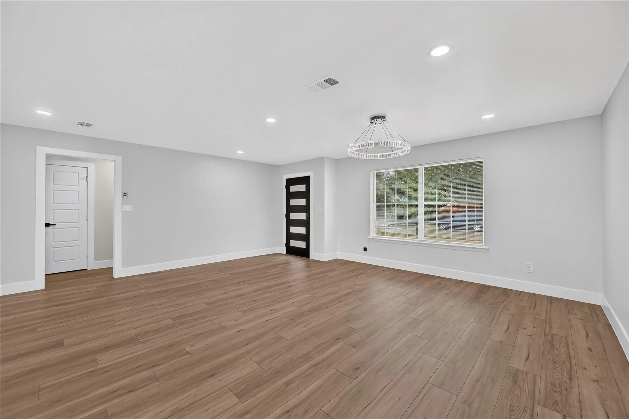 Single Family Residence For Sale in Collin County , 902 Ridgefield Drive, Plano, Texas 75075, 3 Bedroom, 2 Bathroom, 2 Garage spaces, 1,844 Sqft, built in 1966, mls#21402958, Real Estate Agent in Plano, Homes For Sale in Collin county, Homes For Sale in Plano, Realtor in Plano Texas, Real Estate Brokerage Independent Realty Texas, Luminita Cordes Realtor