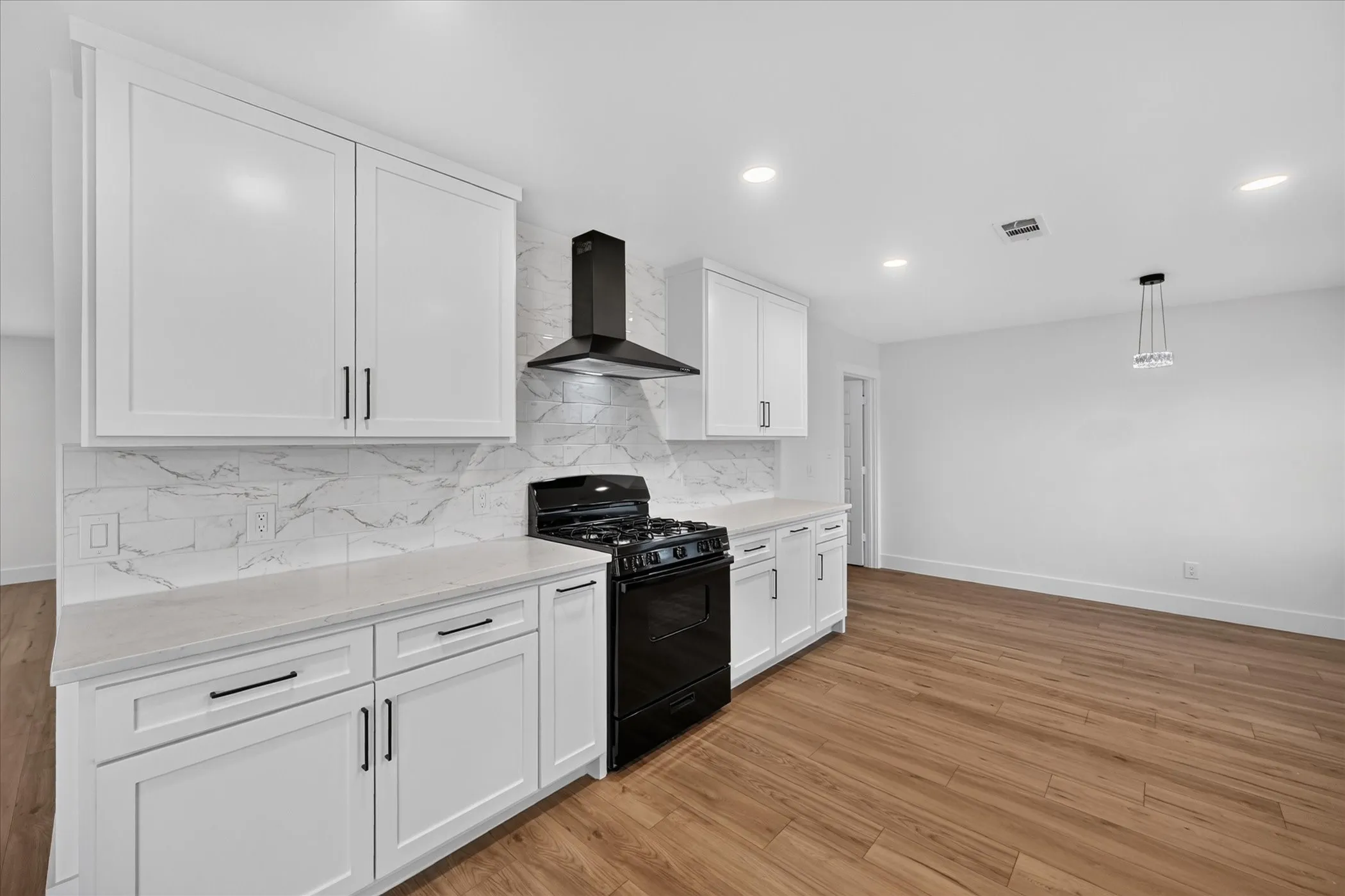 Single Family Residence For Sale in Collin County , 902 Ridgefield Drive, Plano, Texas 75075, 3 Bedroom, 2 Bathroom, 2 Garage spaces, 1,844 Sqft, built in 1966, mls#21402958, Real Estate Agent in Plano, Homes For Sale in Collin county, Homes For Sale in Plano, Realtor in Plano Texas, Real Estate Brokerage Independent Realty Texas, Luminita Cordes Realtor