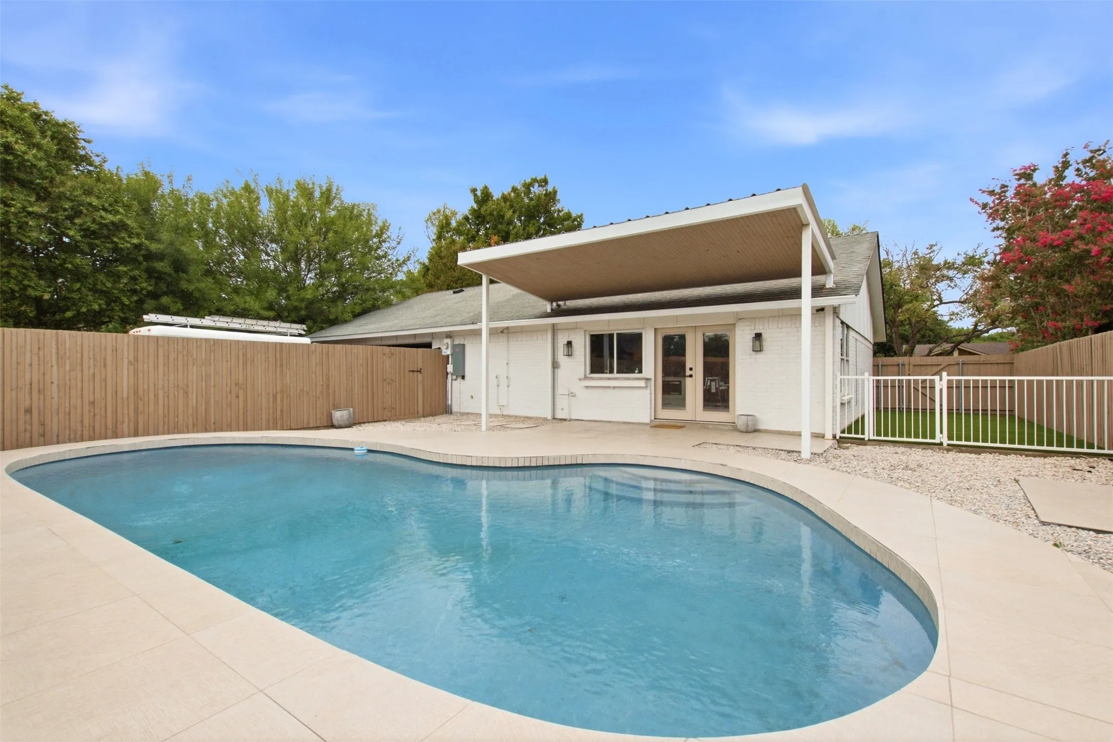 Single Family Residence For Sale in Dallas County , 1902 Baylor Drive, Richardson, Texas 75081, 3 Bedroom, 2 Bathroom, 2 Garage spaces, 1,821 Sqft, built in 1973, mls#21402904, Real Estate Agent in Richardson, Homes For Sale in Dallas county, Homes For Sale in Richardson, Realtor in Richardson Texas, Real Estate Brokerage Independent Realty Texas, Luminita Cordes Realtor