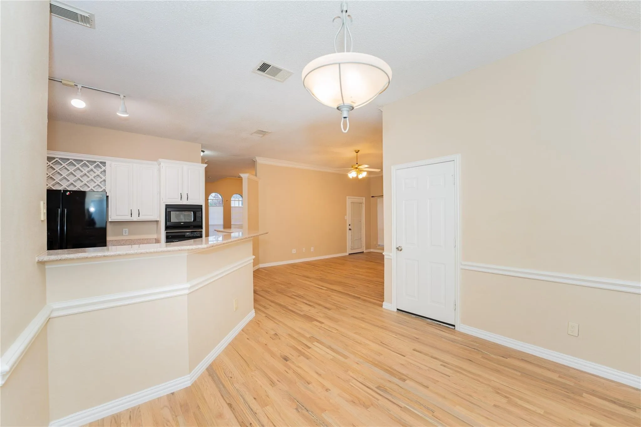 Single Family Residence For Rent in Denton County , 669 Nottingham Drive, Coppell, Texas 75019, 4 Bedroom, 3 Bathroom, 2 Garage spaces, 2,628 Sqft, built in 1992, mls#21402953, Real Estate Agent in Coppell, Homes For Rent in Denton county, Homes For Rent in Coppell, Realtor in Coppell Texas, Real Estate Brokerage Independent Realty Texas, Luminita Cordes Realtor