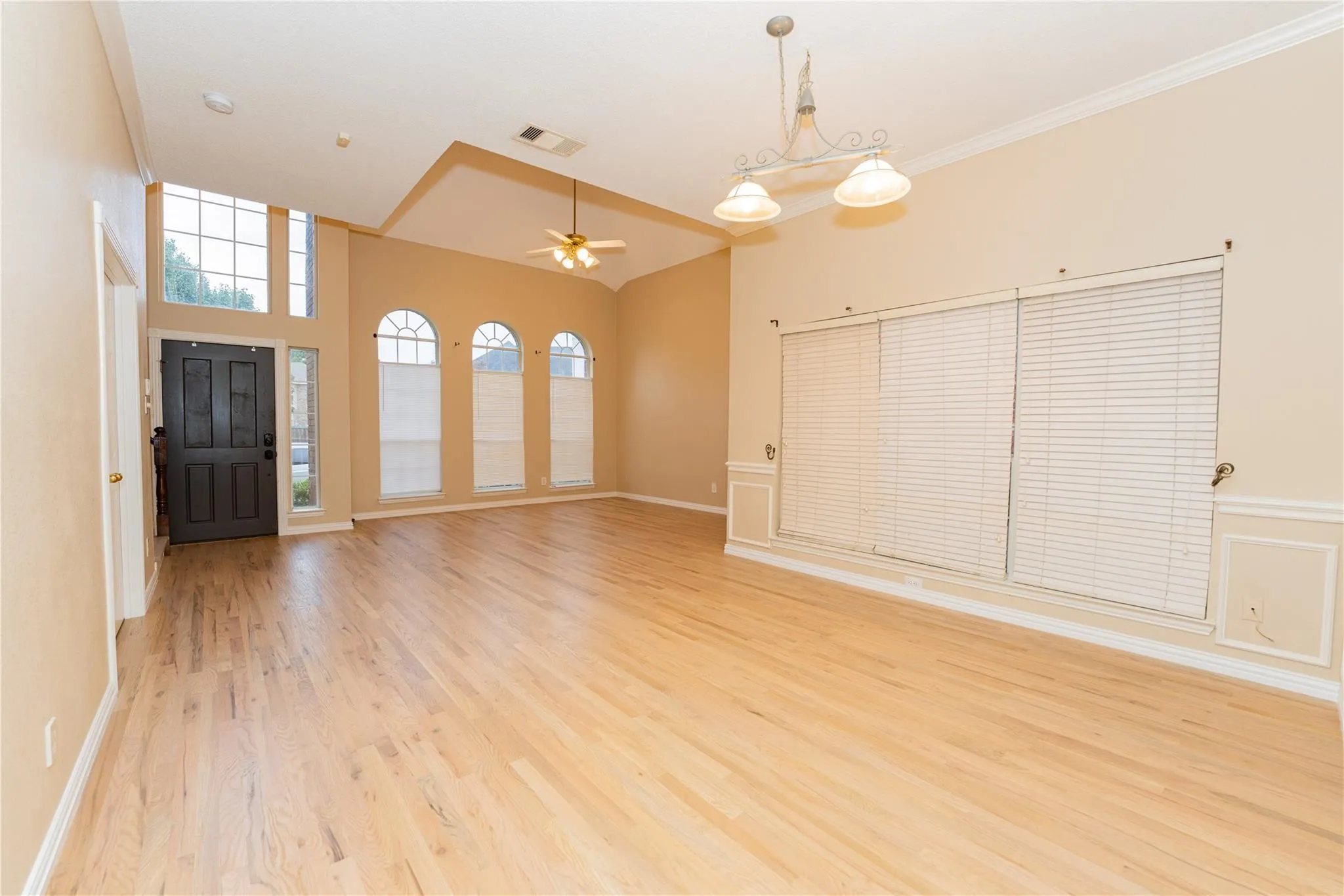 Single Family Residence For Rent in Denton County , 669 Nottingham Drive, Coppell, Texas 75019, 4 Bedroom, 3 Bathroom, 2 Garage spaces, 2,628 Sqft, built in 1992, mls#21402953, Real Estate Agent in Coppell, Homes For Rent in Denton county, Homes For Rent in Coppell, Realtor in Coppell Texas, Real Estate Brokerage Independent Realty Texas, Luminita Cordes Realtor