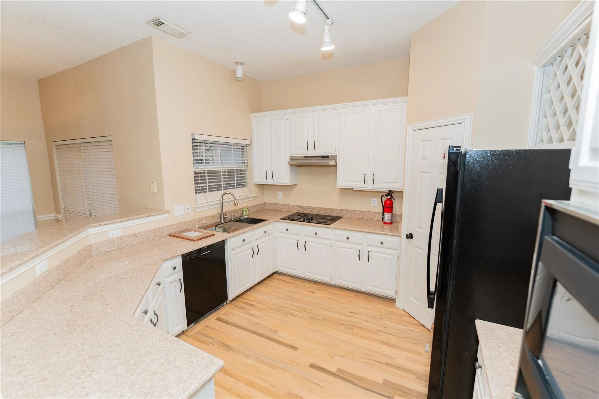 Single Family Residence For Rent in Denton County , 669 Nottingham Drive, Coppell, Texas 75019, 4 Bedroom, 3 Bathroom, 2 Garage spaces, 2,628 Sqft, built in 1992, mls#21402953, Real Estate Agent in Coppell, Homes For Rent in Denton county, Homes For Rent in Coppell, Realtor in Coppell Texas, Real Estate Brokerage Independent Realty Texas, Luminita Cordes Realtor
