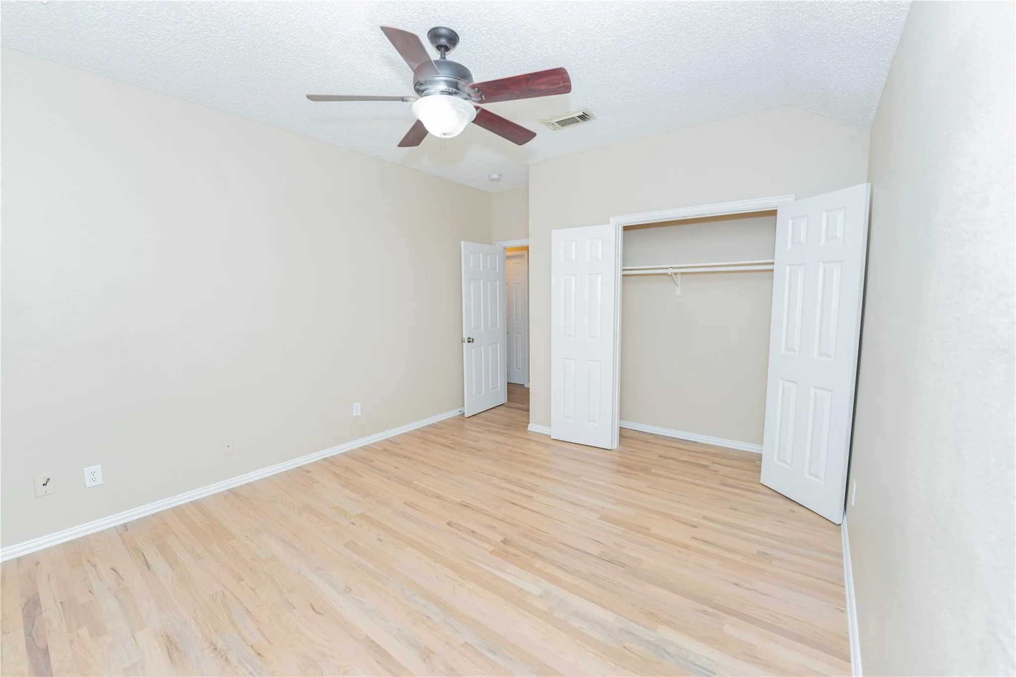 Single Family Residence For Rent in Denton County , 669 Nottingham Drive, Coppell, Texas 75019, 4 Bedroom, 3 Bathroom, 2 Garage spaces, 2,628 Sqft, built in 1992, mls#21402953, Real Estate Agent in Coppell, Homes For Rent in Denton county, Homes For Rent in Coppell, Realtor in Coppell Texas, Real Estate Brokerage Independent Realty Texas, Luminita Cordes Realtor