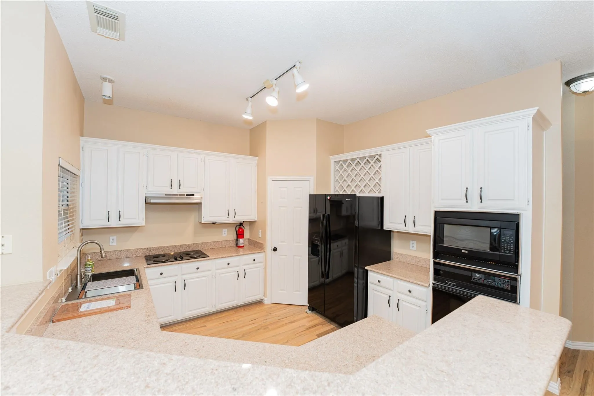 Single Family Residence For Rent in Denton County , 669 Nottingham Drive, Coppell, Texas 75019, 4 Bedroom, 3 Bathroom, 2 Garage spaces, 2,628 Sqft, built in 1992, mls#21402953, Real Estate Agent in Coppell, Homes For Rent in Denton county, Homes For Rent in Coppell, Realtor in Coppell Texas, Real Estate Brokerage Independent Realty Texas, Luminita Cordes Realtor