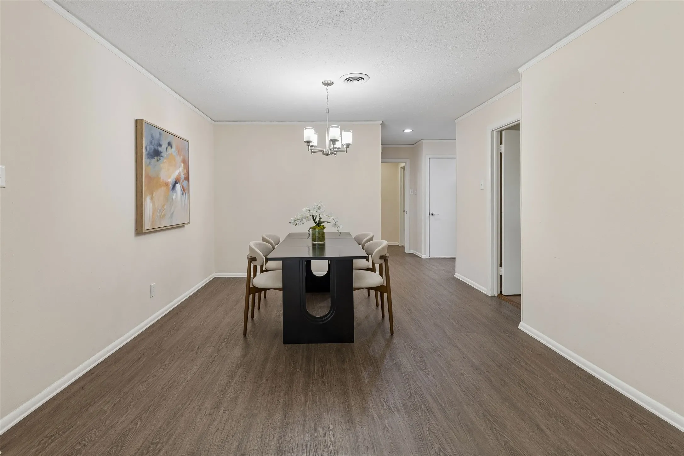 Single Family Residence For Rent in Dallas County , 7431 Midbury Drive, Dallas, Texas 75230, 3 Bedroom, 2 Bathroom, 2 Garage spaces, 2,568 Sqft, built in 1954, mls#21402931, Real Estate Agent in Dallas, Homes For Rent in Dallas county, Homes For Rent in Dallas, Realtor in Dallas Texas, Real Estate Brokerage Independent Realty Texas, Luminita Cordes Realtor