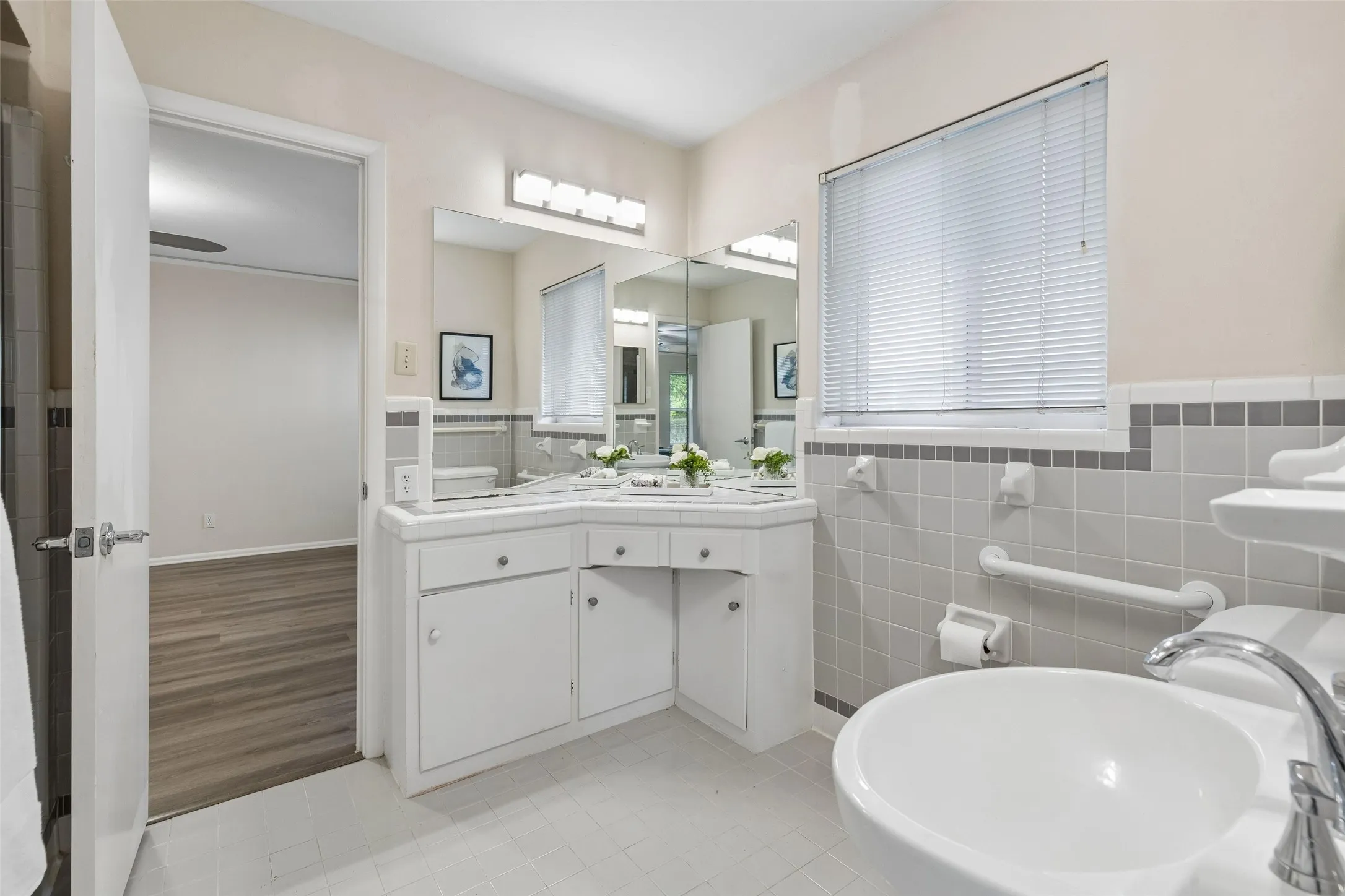 Single Family Residence For Rent in Dallas County , 7431 Midbury Drive, Dallas, Texas 75230, 3 Bedroom, 2 Bathroom, 2 Garage spaces, 2,568 Sqft, built in 1954, mls#21402931, Real Estate Agent in Dallas, Homes For Rent in Dallas county, Homes For Rent in Dallas, Realtor in Dallas Texas, Real Estate Brokerage Independent Realty Texas, Luminita Cordes Realtor