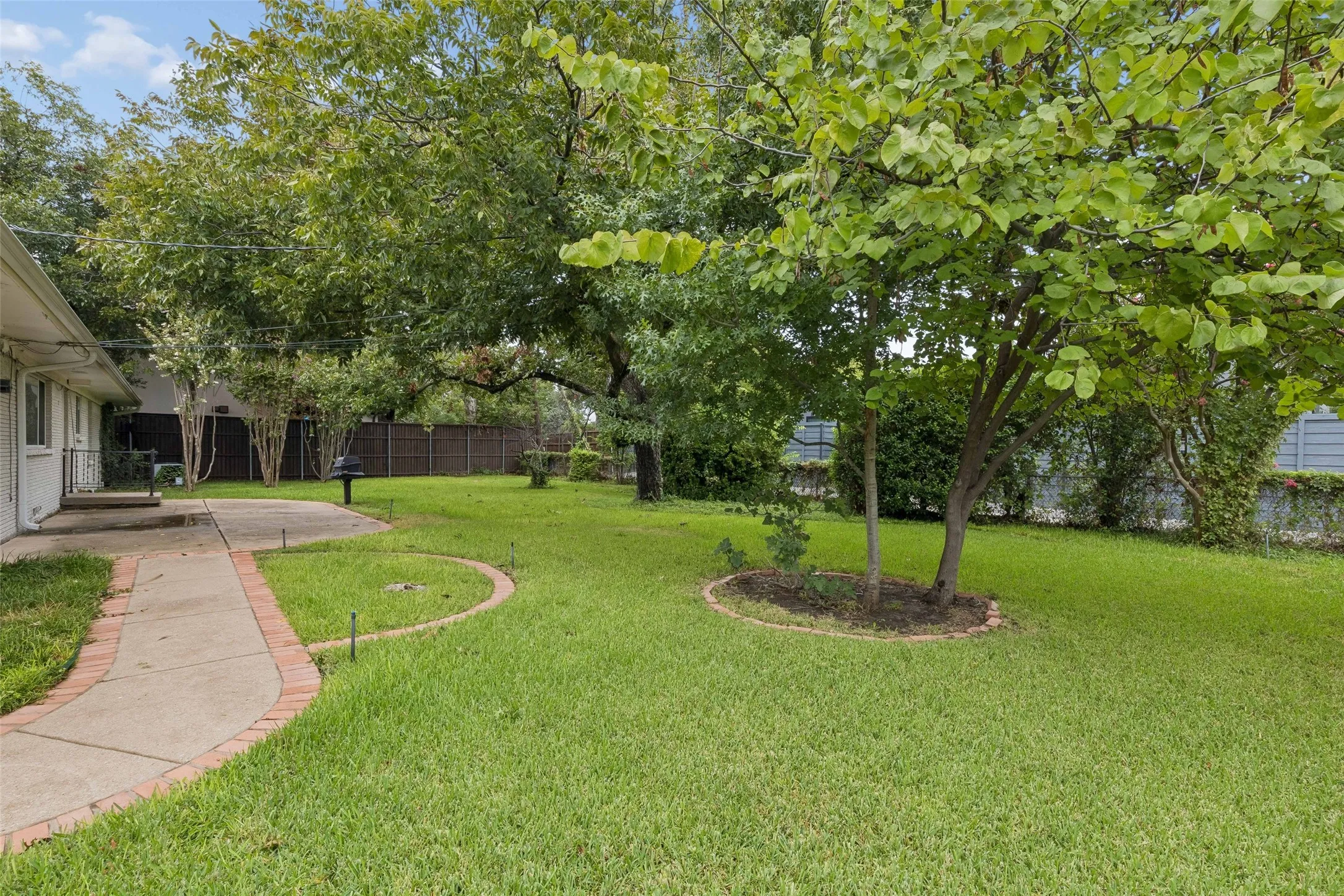 Single Family Residence For Rent in Dallas County , 7431 Midbury Drive, Dallas, Texas 75230, 3 Bedroom, 2 Bathroom, 2 Garage spaces, 2,568 Sqft, built in 1954, mls#21402931, Real Estate Agent in Dallas, Homes For Rent in Dallas county, Homes For Rent in Dallas, Realtor in Dallas Texas, Real Estate Brokerage Independent Realty Texas, Luminita Cordes Realtor
