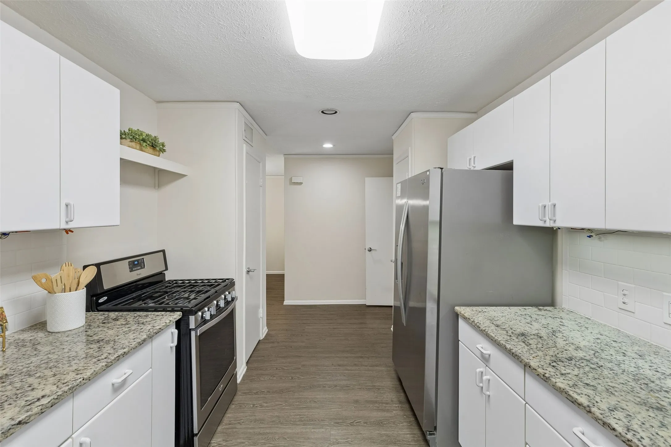 Single Family Residence For Rent in Dallas County , 7431 Midbury Drive, Dallas, Texas 75230, 3 Bedroom, 2 Bathroom, 2 Garage spaces, 2,568 Sqft, built in 1954, mls#21402931, Real Estate Agent in Dallas, Homes For Rent in Dallas county, Homes For Rent in Dallas, Realtor in Dallas Texas, Real Estate Brokerage Independent Realty Texas, Luminita Cordes Realtor