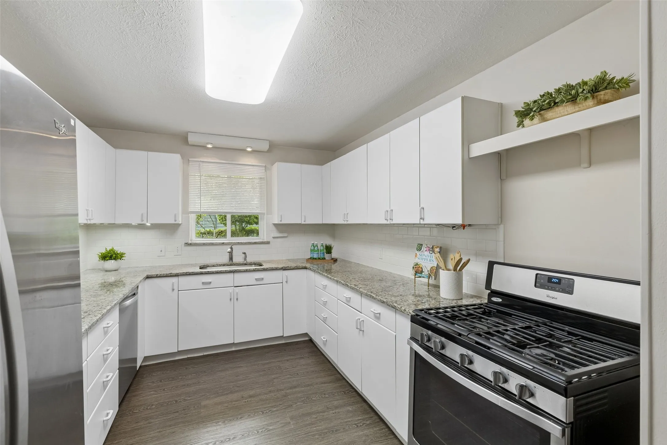 Single Family Residence For Rent in Dallas County , 7431 Midbury Drive, Dallas, Texas 75230, 3 Bedroom, 2 Bathroom, 2 Garage spaces, 2,568 Sqft, built in 1954, mls#21402931, Real Estate Agent in Dallas, Homes For Rent in Dallas county, Homes For Rent in Dallas, Realtor in Dallas Texas, Real Estate Brokerage Independent Realty Texas, Luminita Cordes Realtor