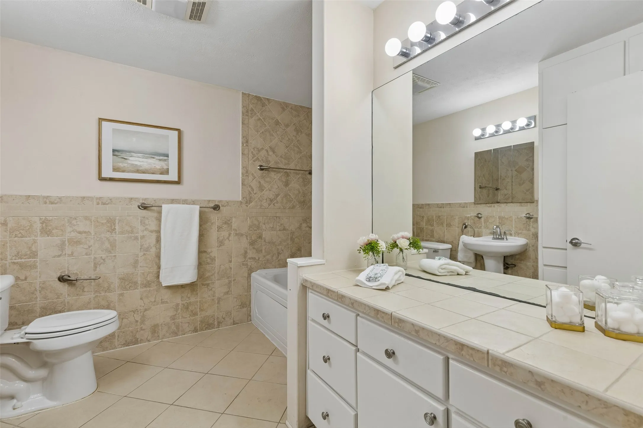 Single Family Residence For Rent in Dallas County , 7431 Midbury Drive, Dallas, Texas 75230, 3 Bedroom, 2 Bathroom, 2 Garage spaces, 2,568 Sqft, built in 1954, mls#21402931, Real Estate Agent in Dallas, Homes For Rent in Dallas county, Homes For Rent in Dallas, Realtor in Dallas Texas, Real Estate Brokerage Independent Realty Texas, Luminita Cordes Realtor