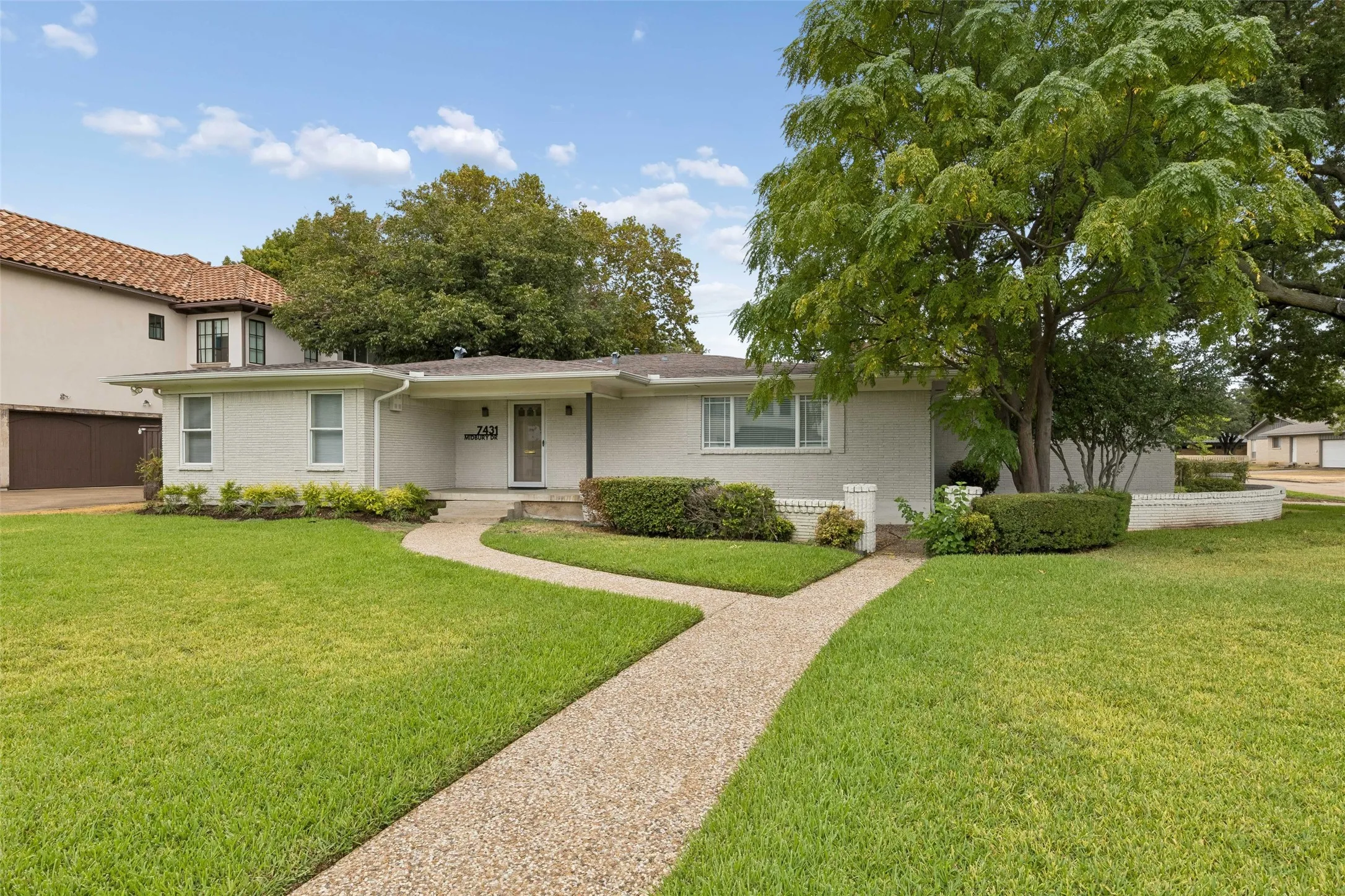 Single Family Residence For Rent in Dallas County , 7431 Midbury Drive, Dallas, Texas 75230, 3 Bedroom, 2 Bathroom, 2 Garage spaces, 2,568 Sqft, built in 1954, mls#21402931, Real Estate Agent in Dallas, Homes For Rent in Dallas county, Homes For Rent in Dallas, Realtor in Dallas Texas, Real Estate Brokerage Independent Realty Texas, Luminita Cordes Realtor