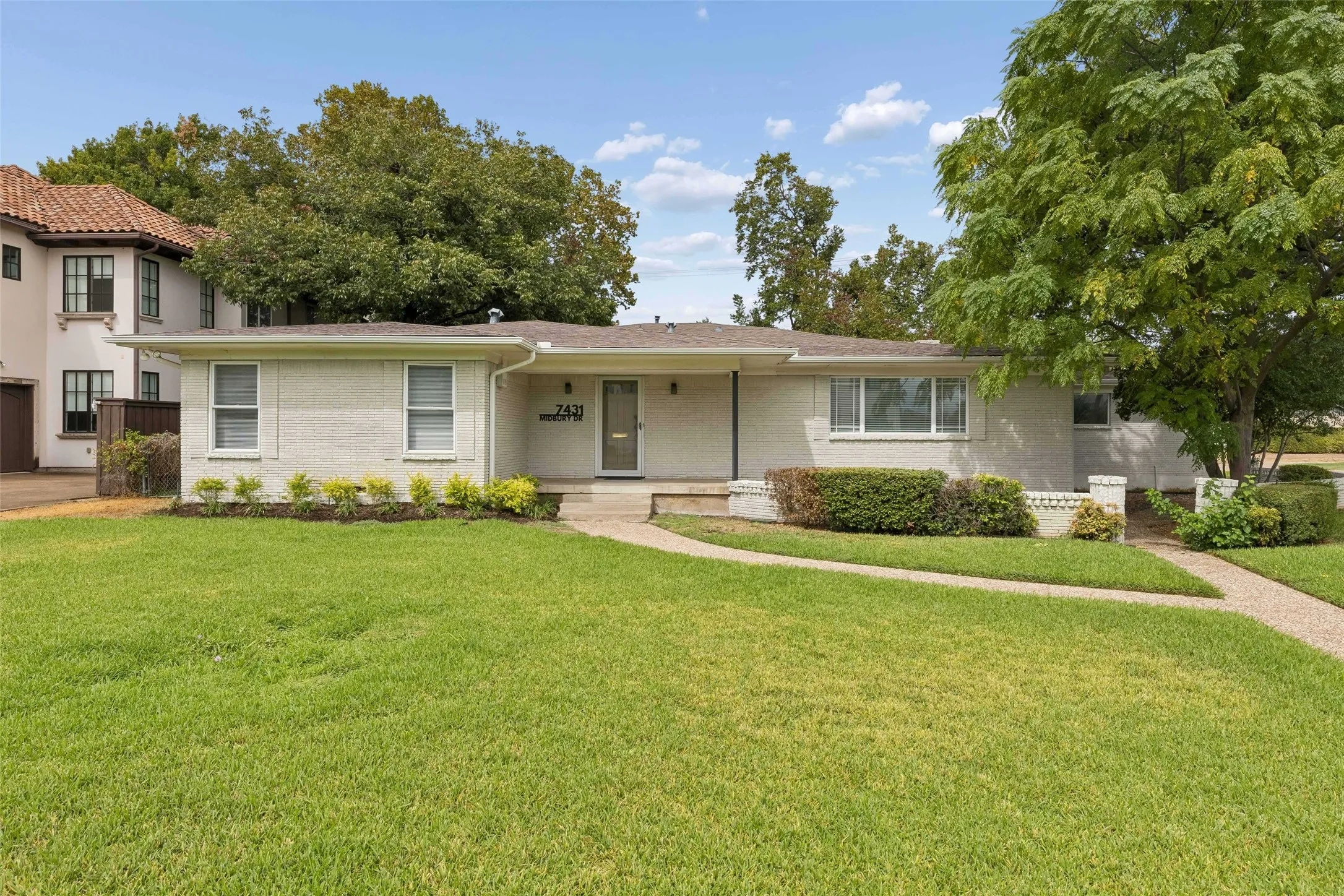 Single Family Residence For Rent in Dallas County , 7431 Midbury Drive, Dallas, Texas 75230, 3 Bedroom, 2 Bathroom, 2 Garage spaces, 2,568 Sqft, built in 1954, mls#21402931, Real Estate Agent in Dallas, Homes For Rent in Dallas county, Homes For Rent in Dallas, Realtor in Dallas Texas, Real Estate Brokerage Independent Realty Texas, Luminita Cordes Realtor