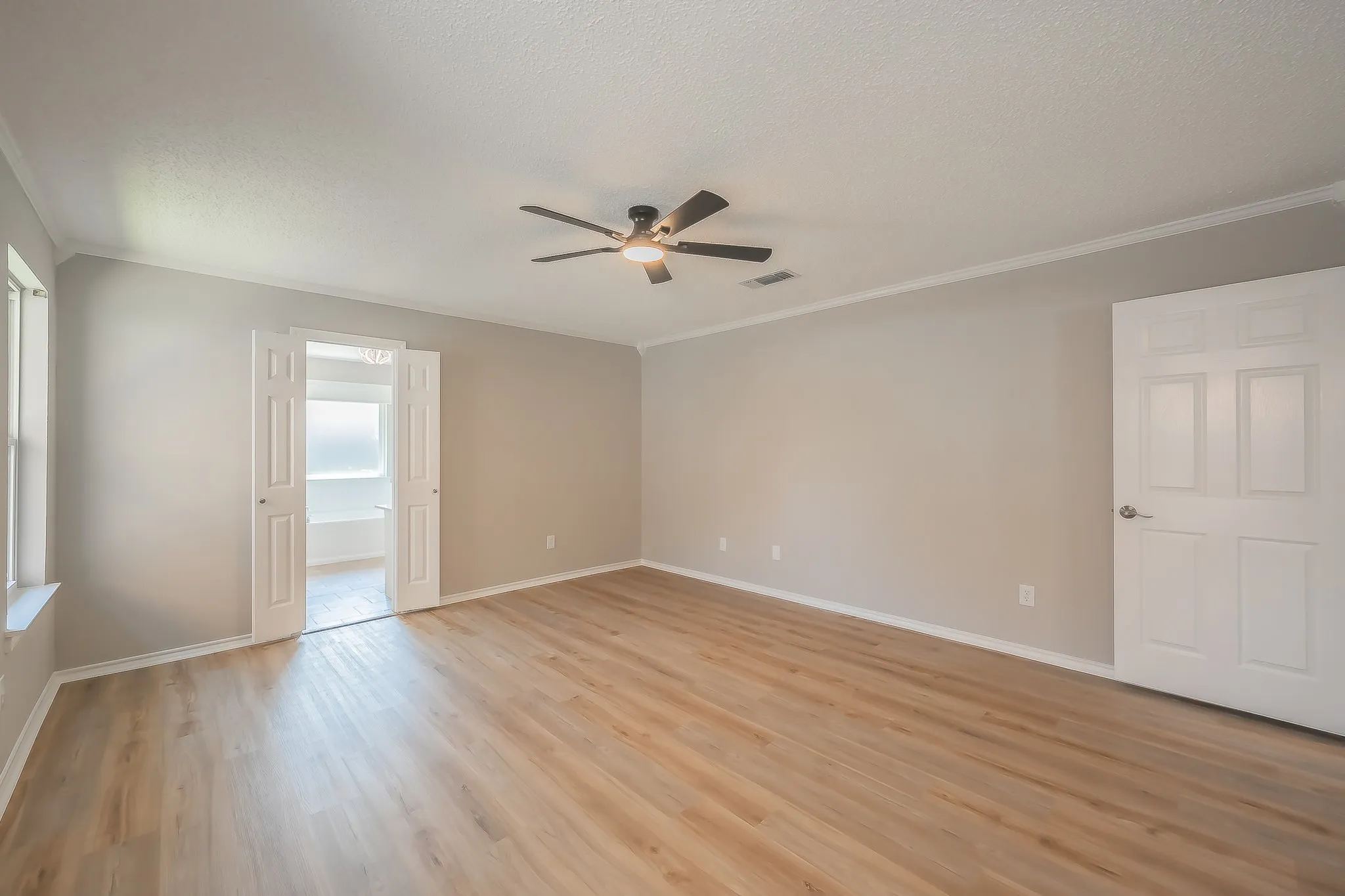 Single Family Residence For Sale in Tarrant County , 5029 Barberry Drive, Fort Worth, Texas 76133, 3 Bedroom, 2 Bathroom, 2 Garage spaces, 1,643 Sqft, built in 1990, mls#21402939, Real Estate Agent in Fort Worth, Homes For Sale in Tarrant county, Homes For Sale in Fort Worth, Realtor in Fort Worth Texas, Real Estate Brokerage Independent Realty Texas, Luminita Cordes Realtor