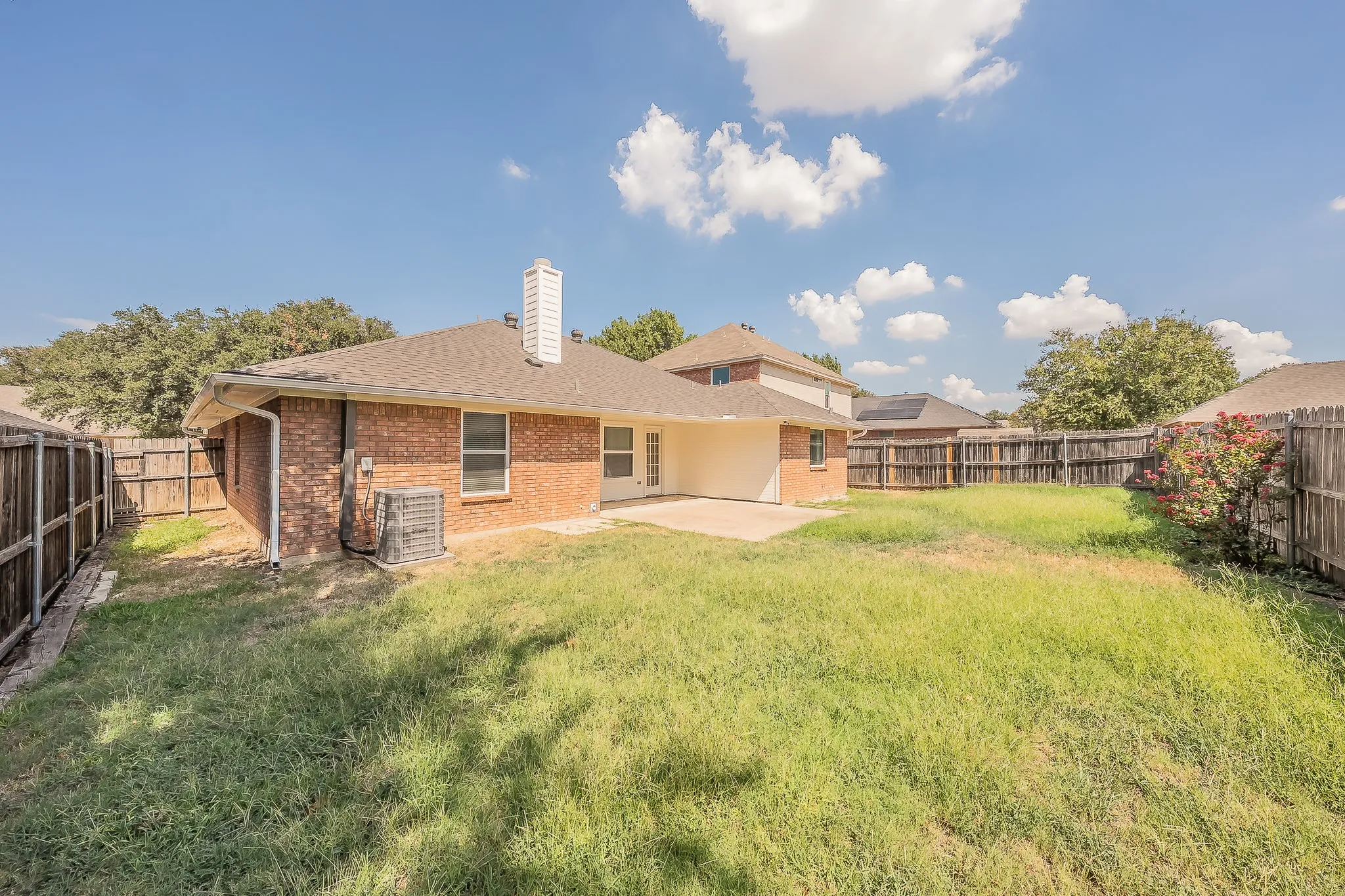 Single Family Residence For Sale in Tarrant County , 5029 Barberry Drive, Fort Worth, Texas 76133, 3 Bedroom, 2 Bathroom, 2 Garage spaces, 1,643 Sqft, built in 1990, mls#21402939, Real Estate Agent in Fort Worth, Homes For Sale in Tarrant county, Homes For Sale in Fort Worth, Realtor in Fort Worth Texas, Real Estate Brokerage Independent Realty Texas, Luminita Cordes Realtor