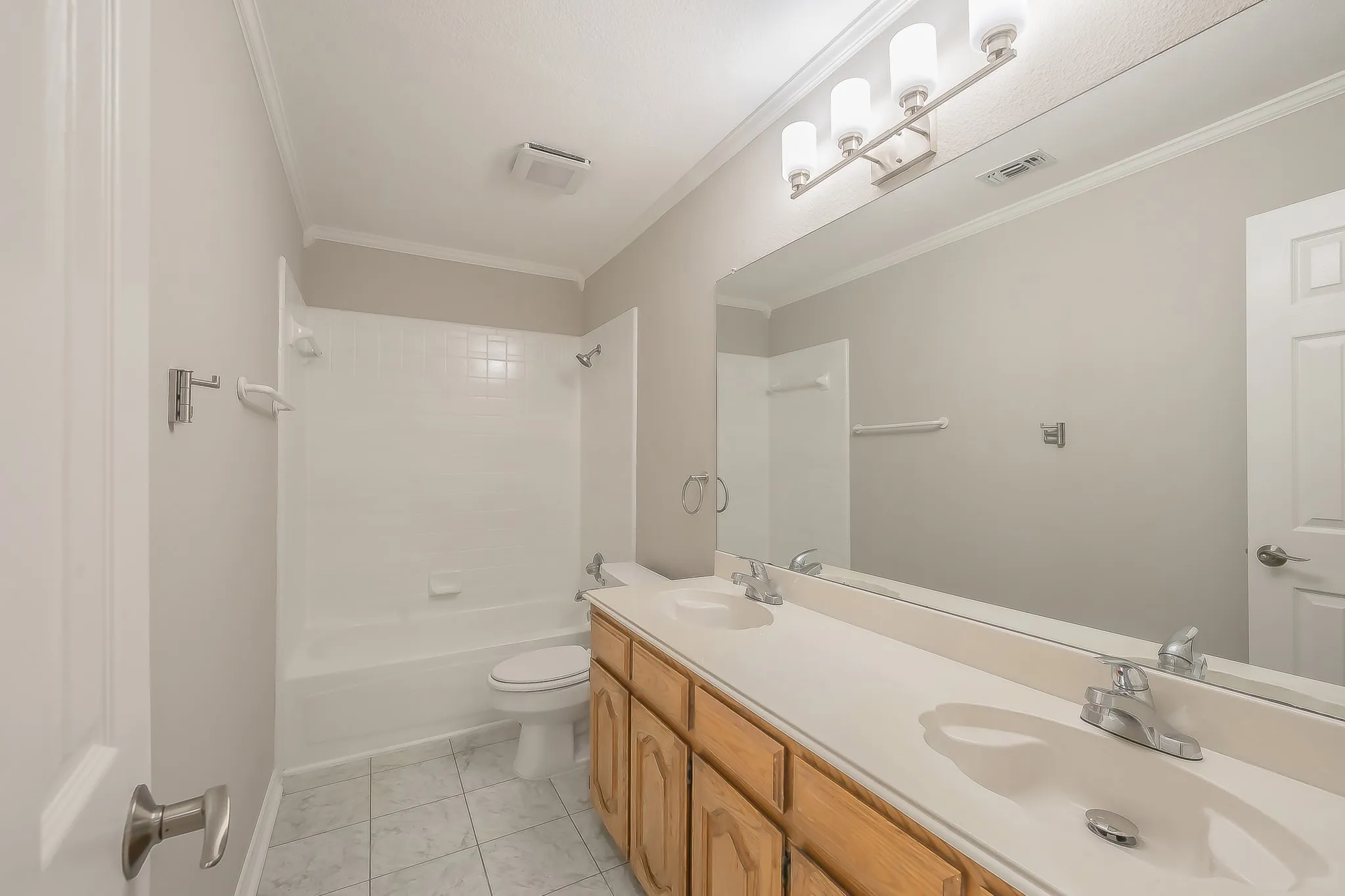 Single Family Residence For Sale in Tarrant County , 5029 Barberry Drive, Fort Worth, Texas 76133, 3 Bedroom, 2 Bathroom, 2 Garage spaces, 1,643 Sqft, built in 1990, mls#21402939, Real Estate Agent in Fort Worth, Homes For Sale in Tarrant county, Homes For Sale in Fort Worth, Realtor in Fort Worth Texas, Real Estate Brokerage Independent Realty Texas, Luminita Cordes Realtor