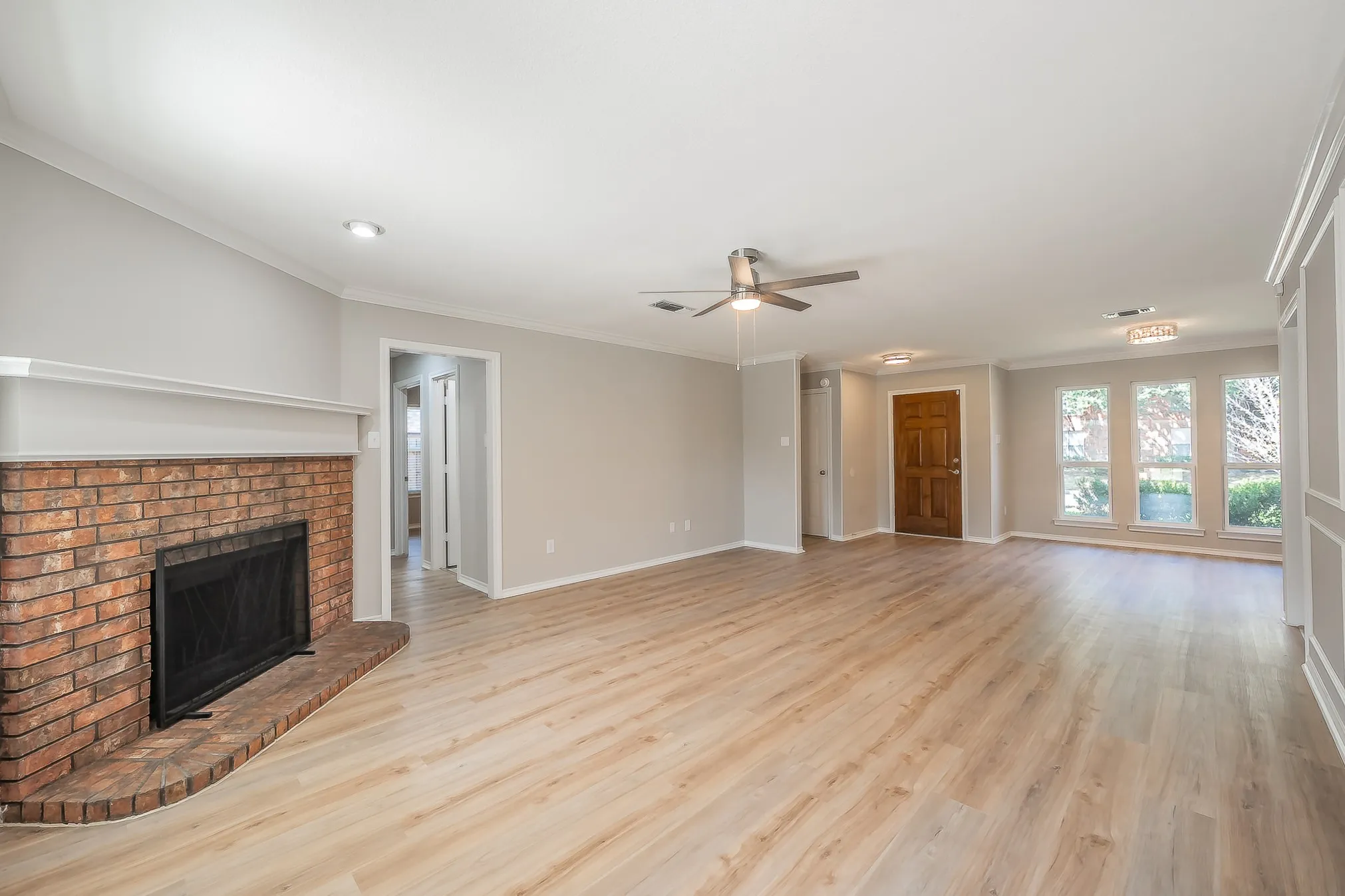 Single Family Residence For Sale in Tarrant County , 5029 Barberry Drive, Fort Worth, Texas 76133, 3 Bedroom, 2 Bathroom, 2 Garage spaces, 1,643 Sqft, built in 1990, mls#21402939, Real Estate Agent in Fort Worth, Homes For Sale in Tarrant county, Homes For Sale in Fort Worth, Realtor in Fort Worth Texas, Real Estate Brokerage Independent Realty Texas, Luminita Cordes Realtor