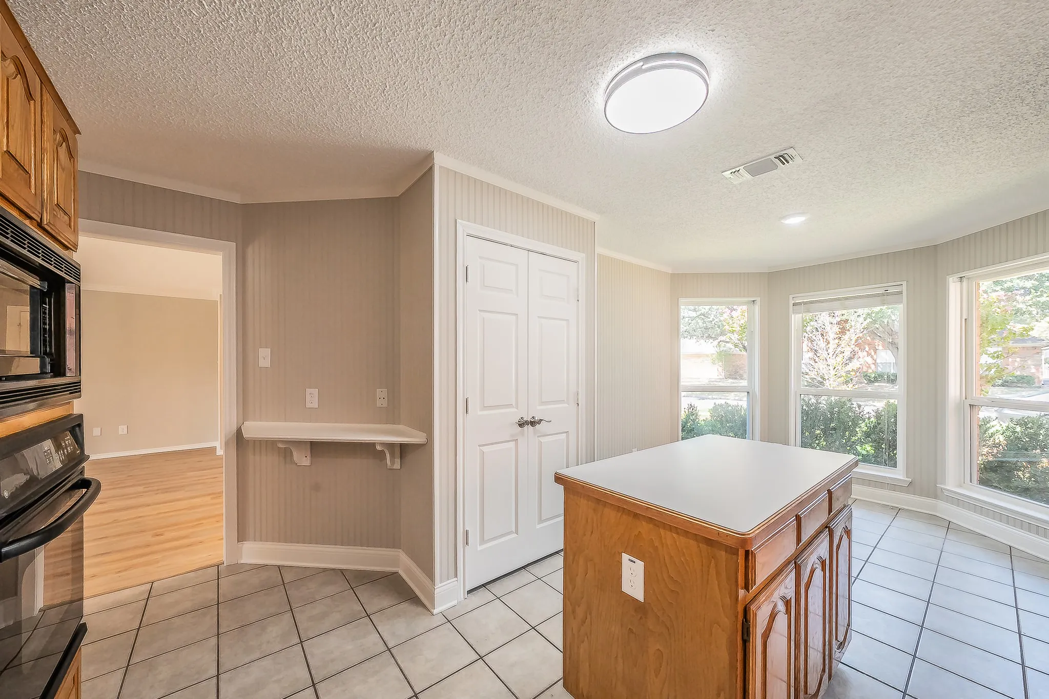 Single Family Residence For Sale in Tarrant County , 5029 Barberry Drive, Fort Worth, Texas 76133, 3 Bedroom, 2 Bathroom, 2 Garage spaces, 1,643 Sqft, built in 1990, mls#21402939, Real Estate Agent in Fort Worth, Homes For Sale in Tarrant county, Homes For Sale in Fort Worth, Realtor in Fort Worth Texas, Real Estate Brokerage Independent Realty Texas, Luminita Cordes Realtor
