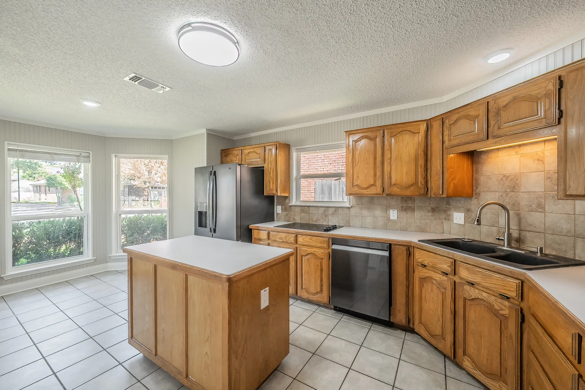 Single Family Residence For Sale in Tarrant County , 5029 Barberry Drive, Fort Worth, Texas 76133, 3 Bedroom, 2 Bathroom, 2 Garage spaces, 1,643 Sqft, built in 1990, mls#21402939, Real Estate Agent in Fort Worth, Homes For Sale in Tarrant county, Homes For Sale in Fort Worth, Realtor in Fort Worth Texas, Real Estate Brokerage Independent Realty Texas, Luminita Cordes Realtor